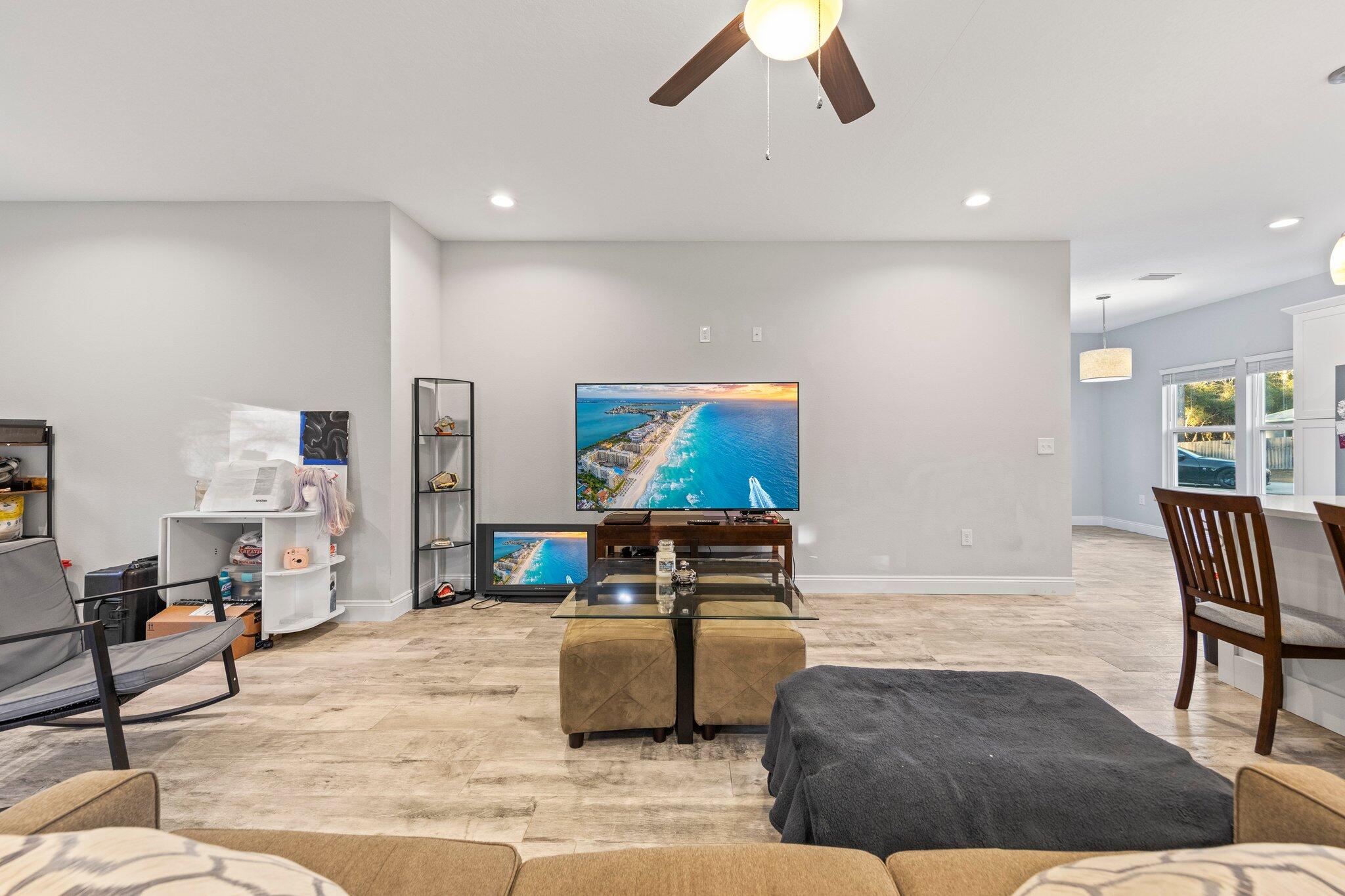 COMMODORE PARK - Residential