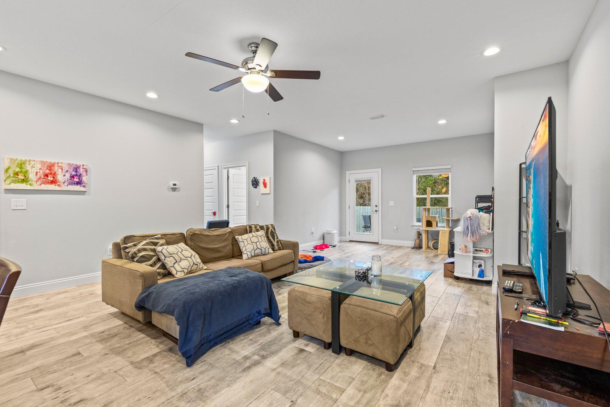 COMMODORE PARK - Residential