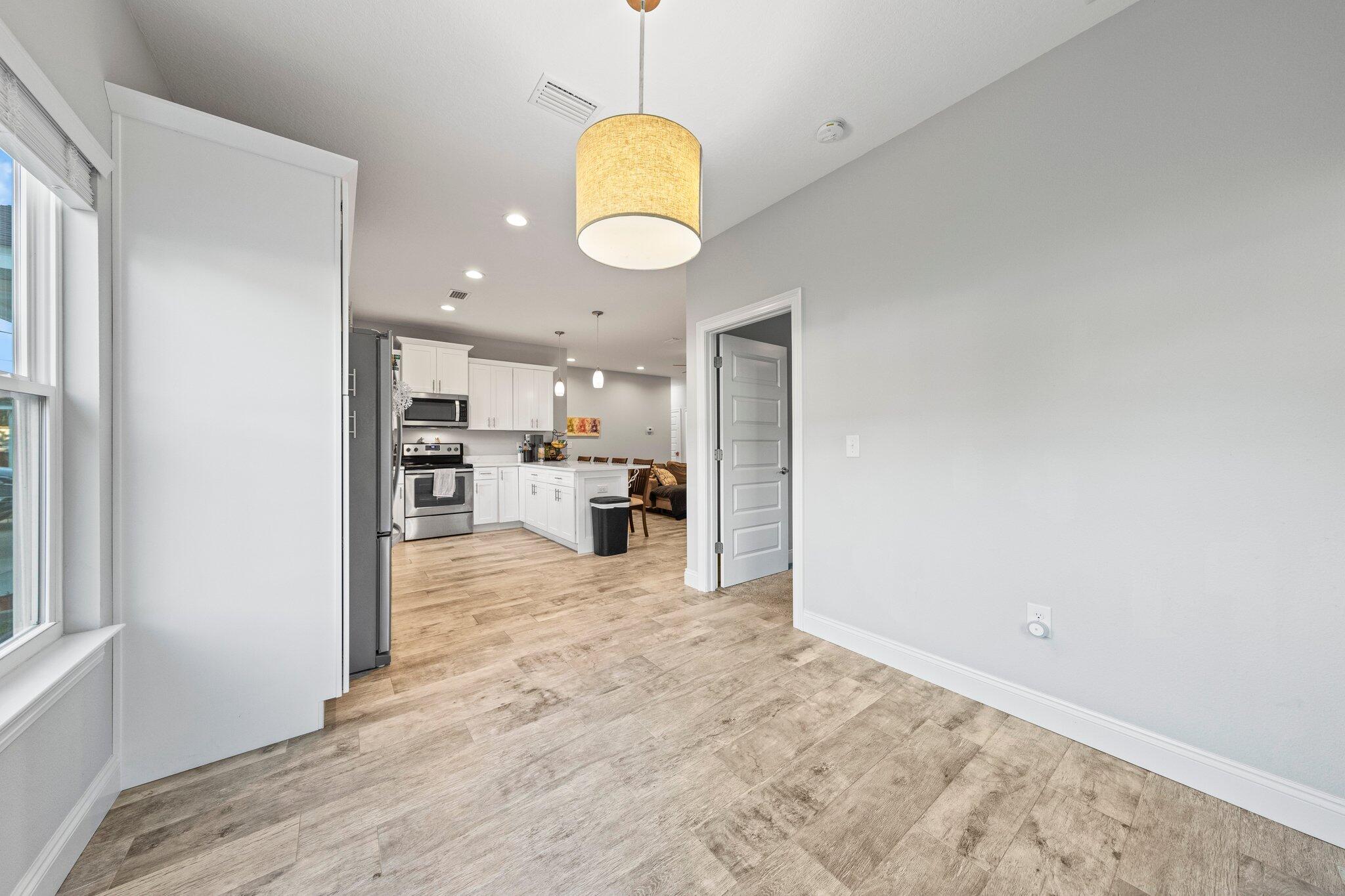 COMMODORE PARK - Residential