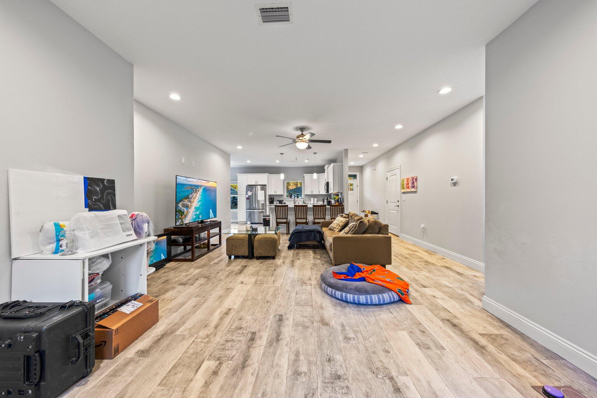 COMMODORE PARK - Residential