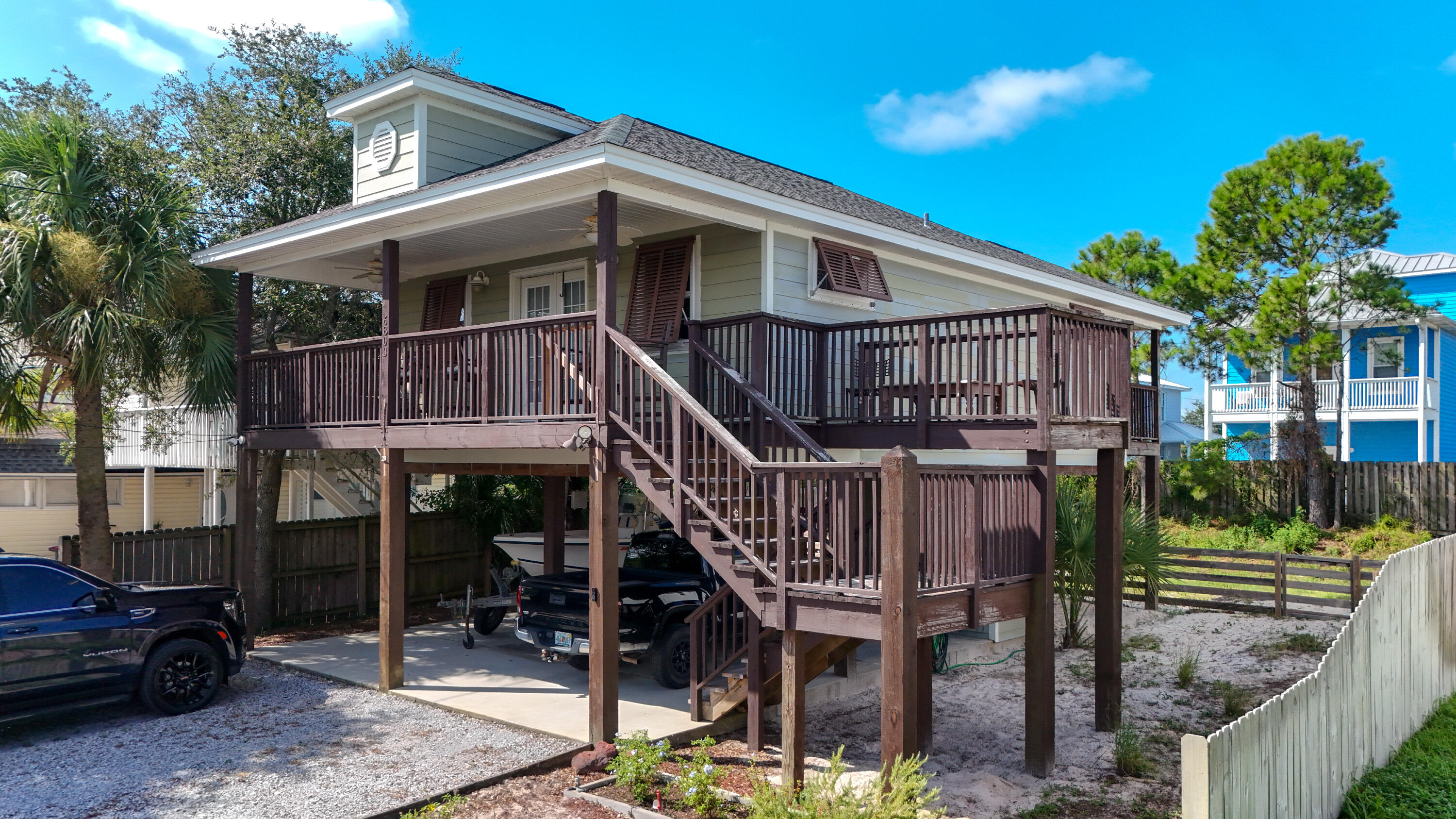 HOLIDAY BEACH - Residential