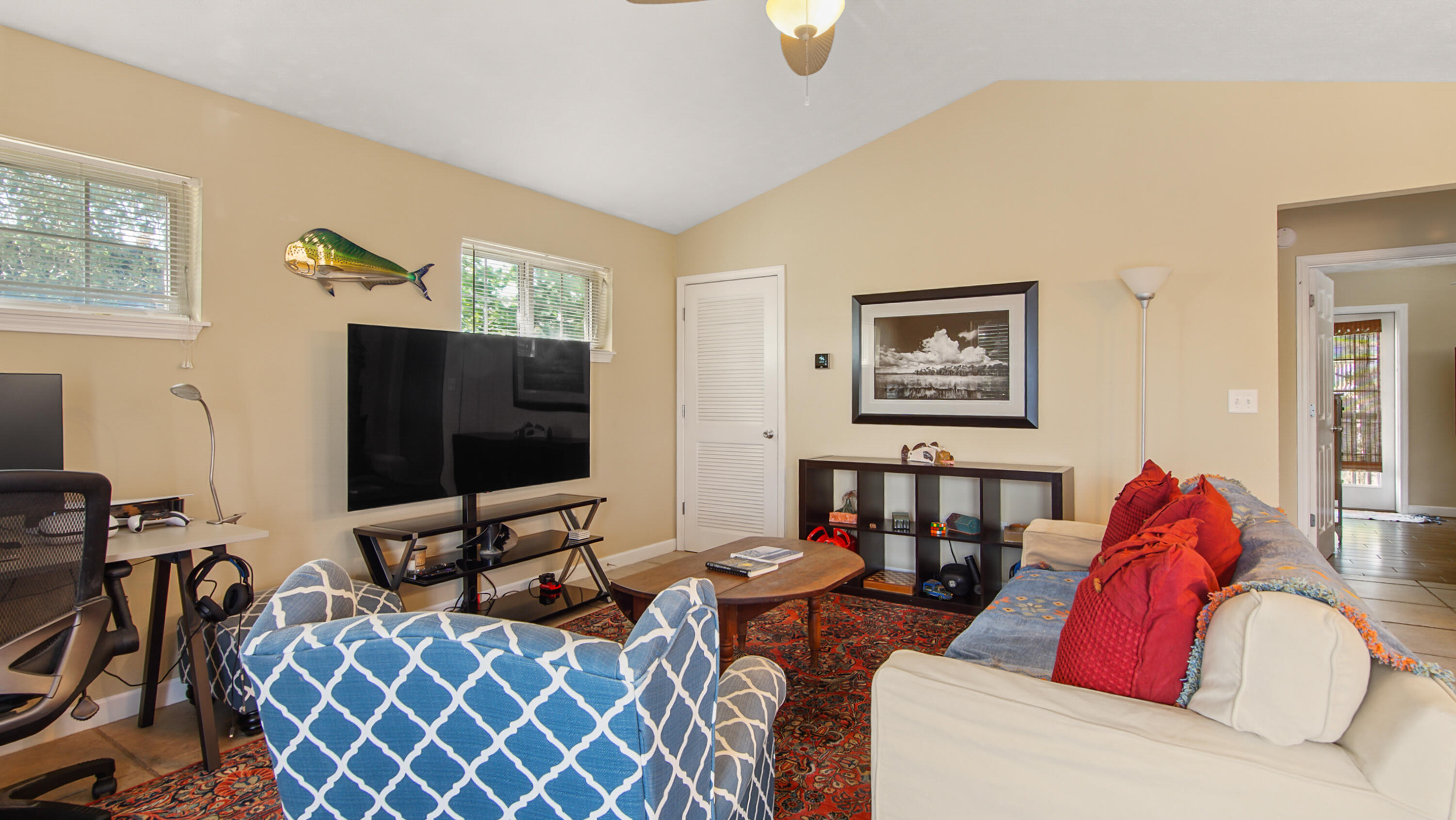 HOLIDAY BEACH - Residential