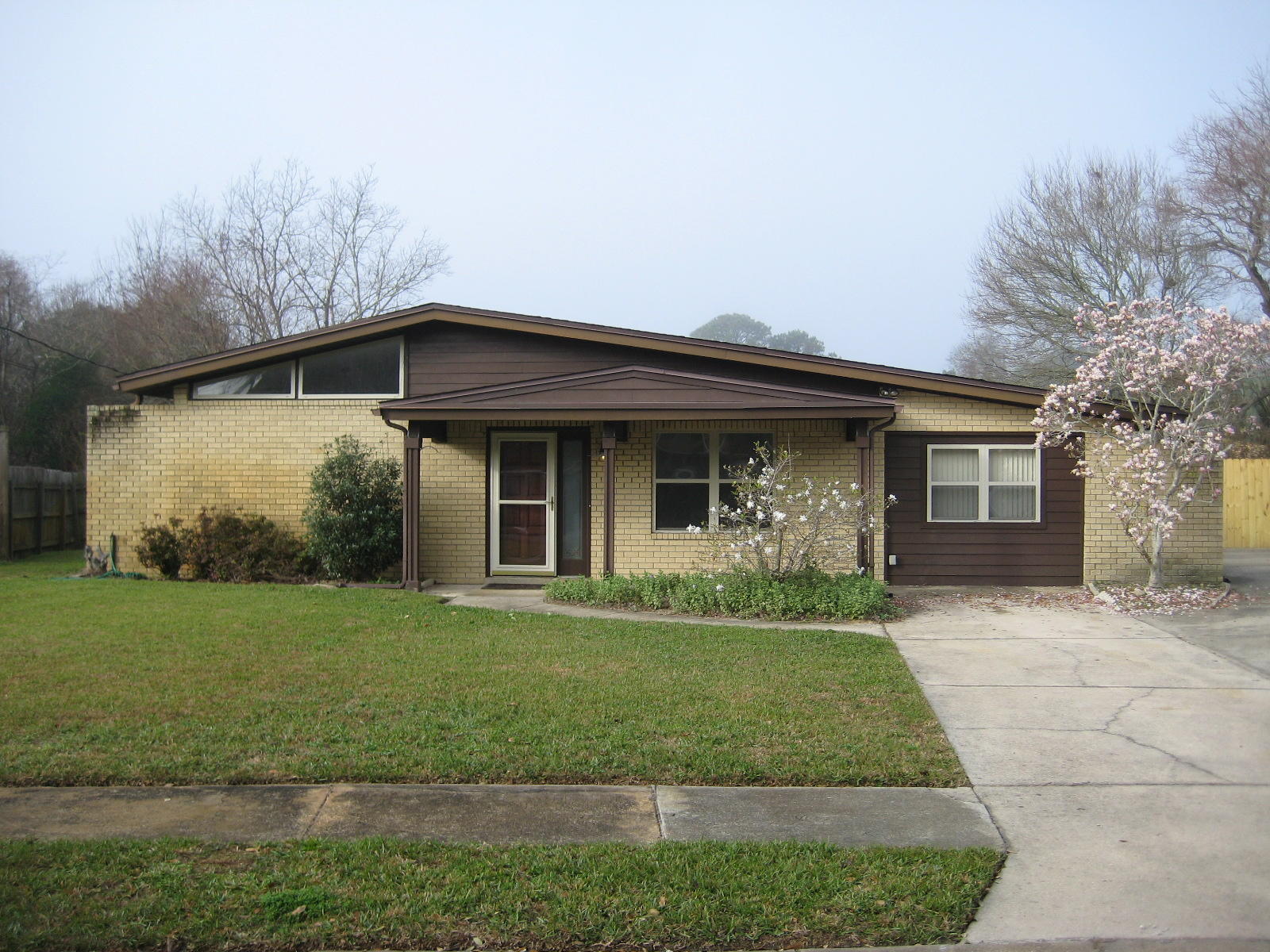 Location, Location, Location!! Close to Hurlburt Field and the wonderful sandy beaches! 3 bedroom and 2 bath home with fresh paint, new carpet, granite countertops in the kitchen - roomy master bedroom - whirlpool tub in master bath - all on a large lot and conveniently located. Make an appointment to see this one today!