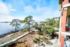 WILD HERON LAKESIDE LODGE - Residential
