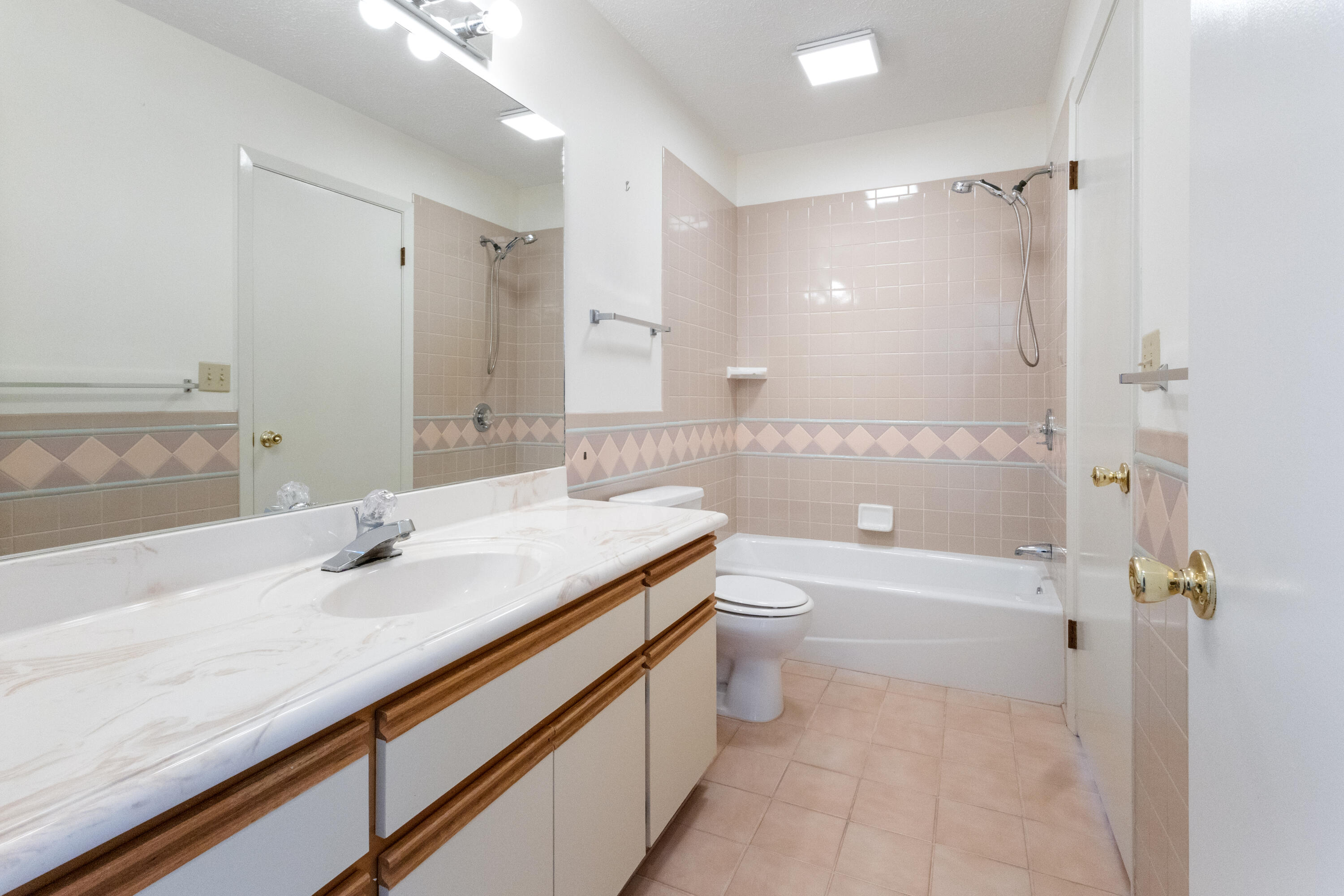 NORTH SHORE 1ST ADDN - Residential