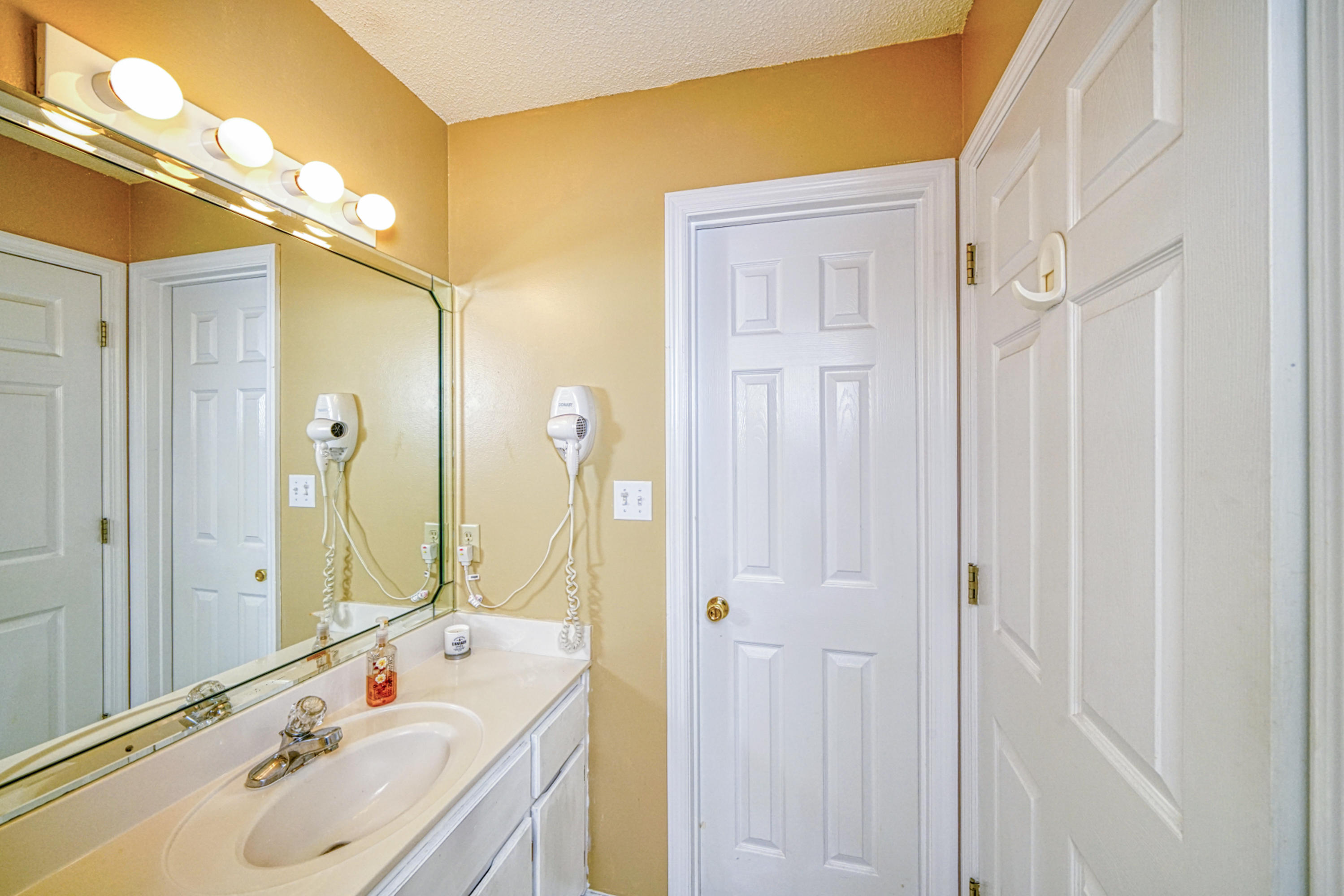 ST MARTIN BEACHWALK VILLAS - Residential