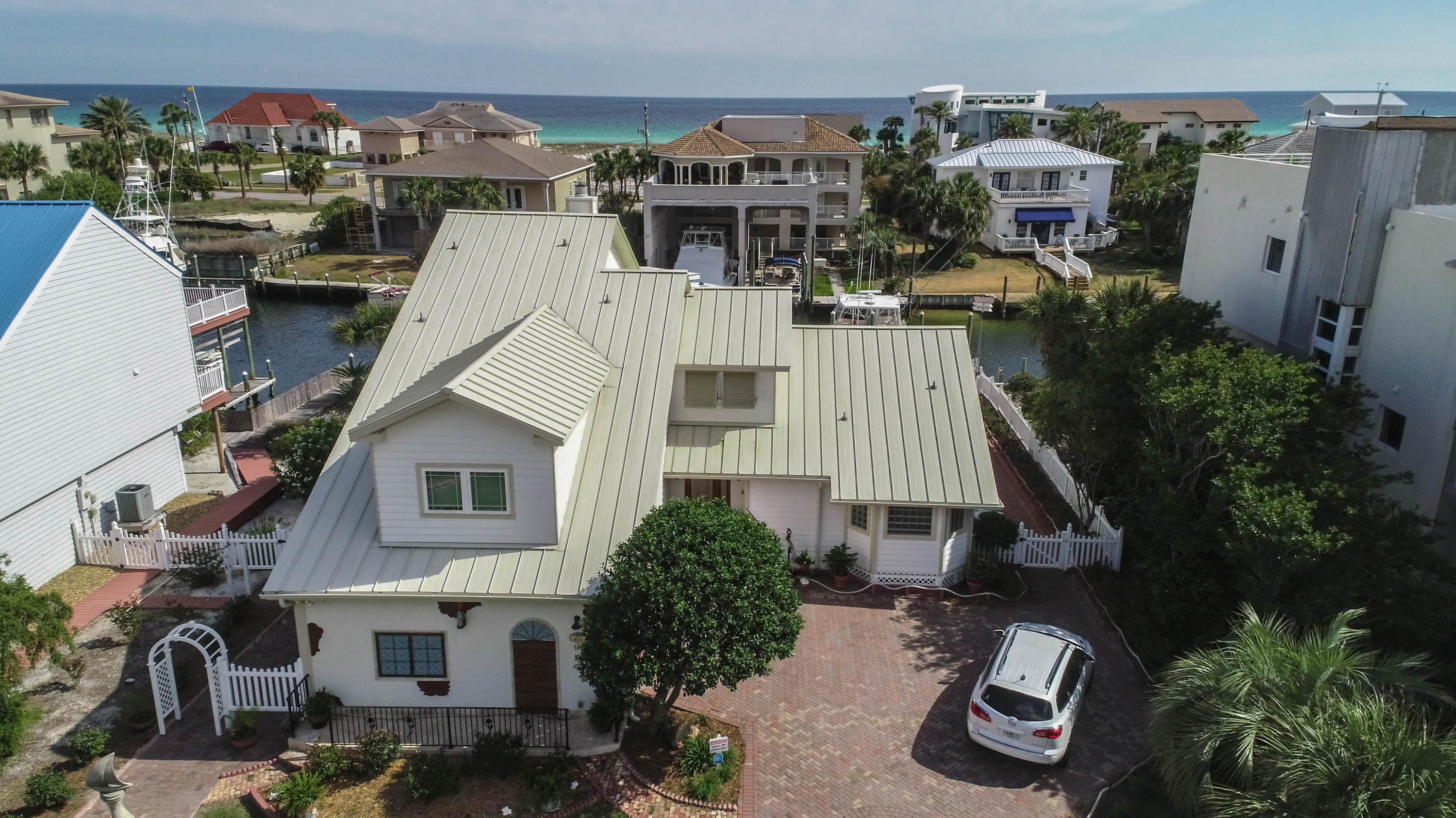 HOLIDAY ISLE - Residential