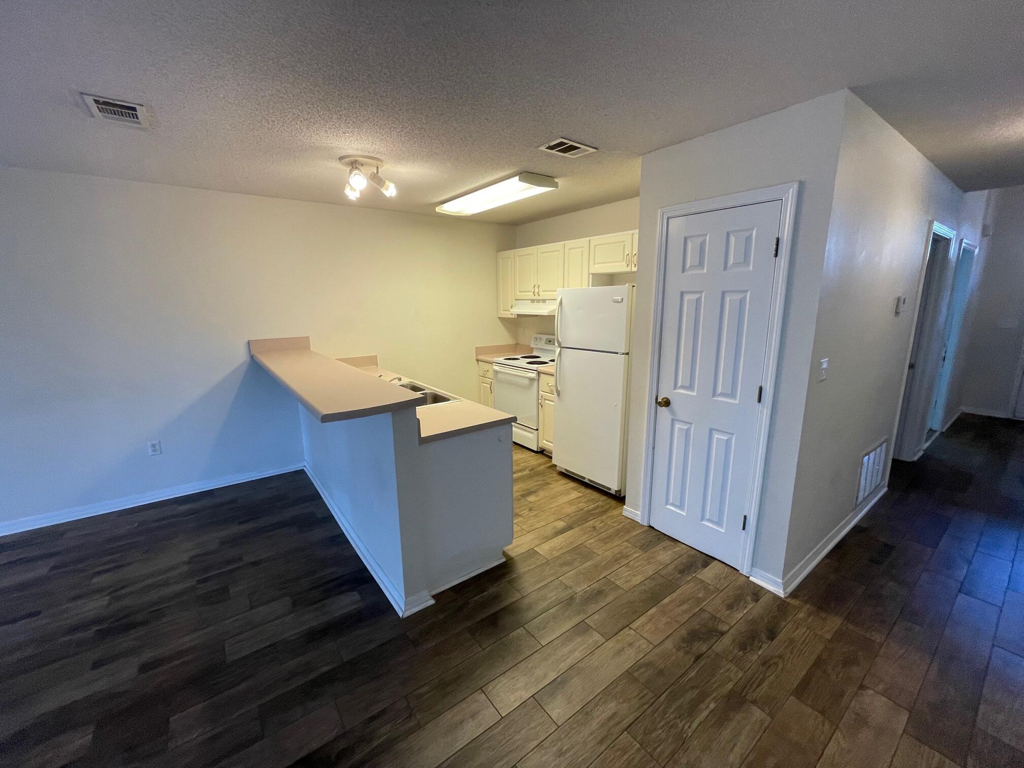 DOMENICAS COVE T/H - Residential