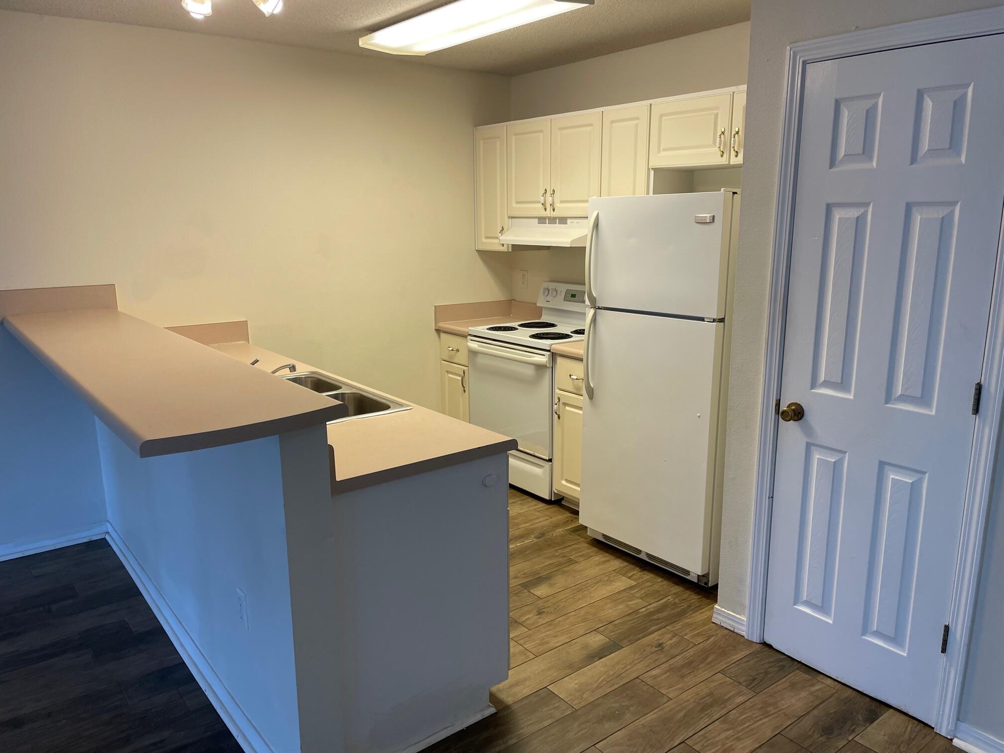 DOMENICAS COVE T/H - Residential