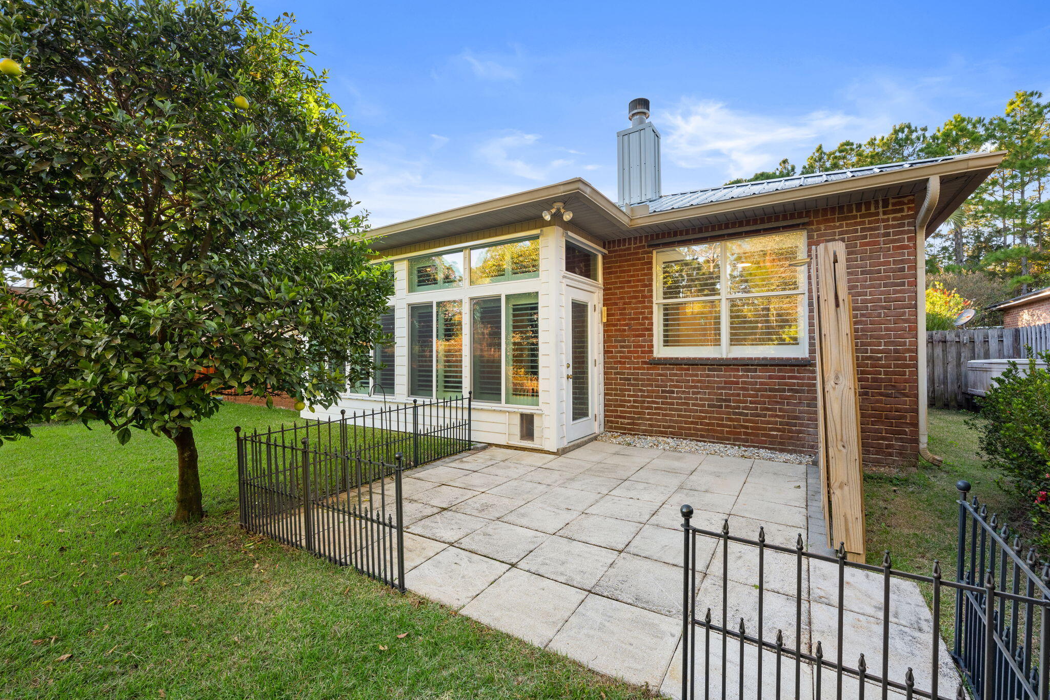 ESCADA - Residential Lease