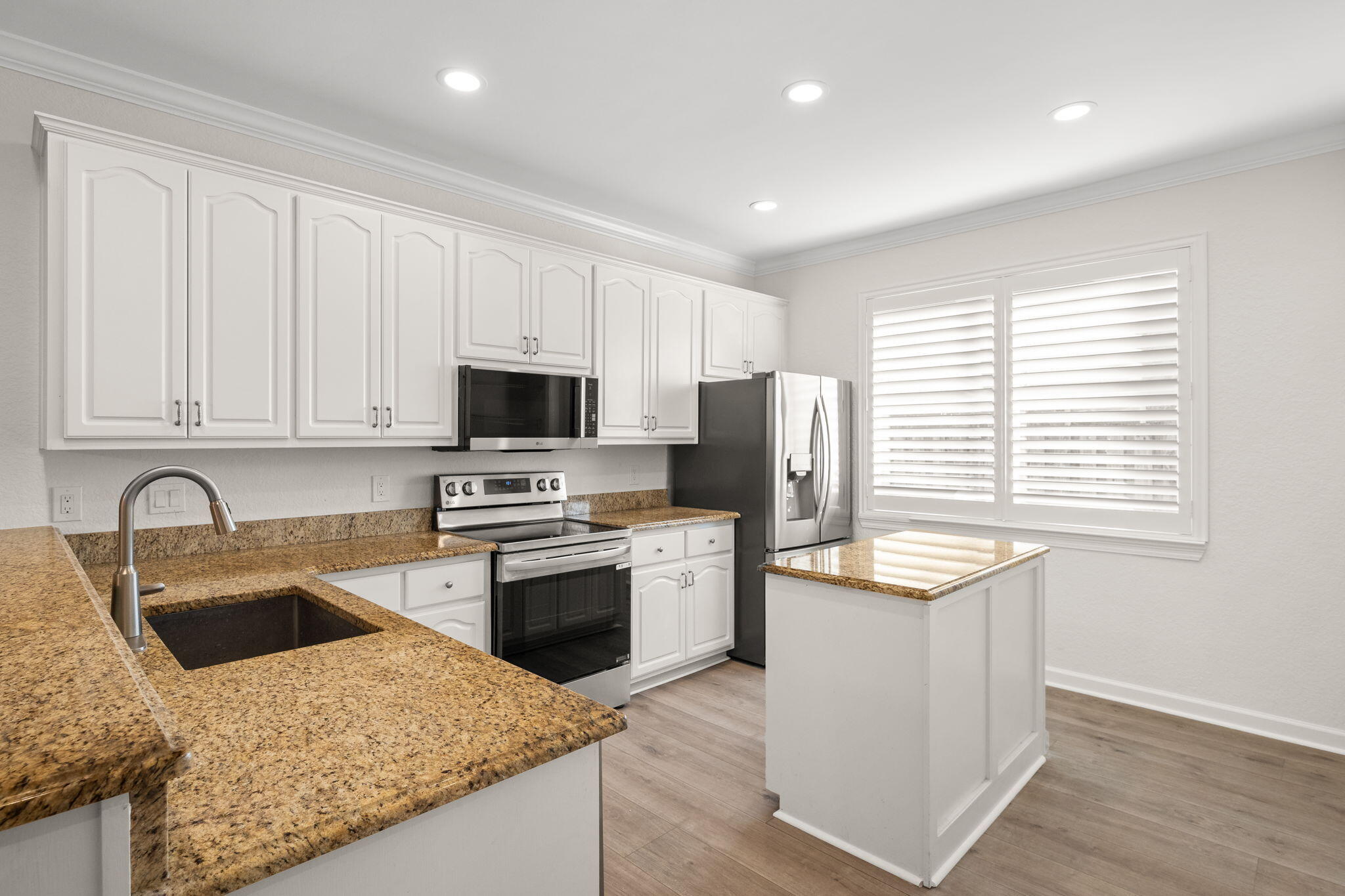 ESCADA - Residential Lease