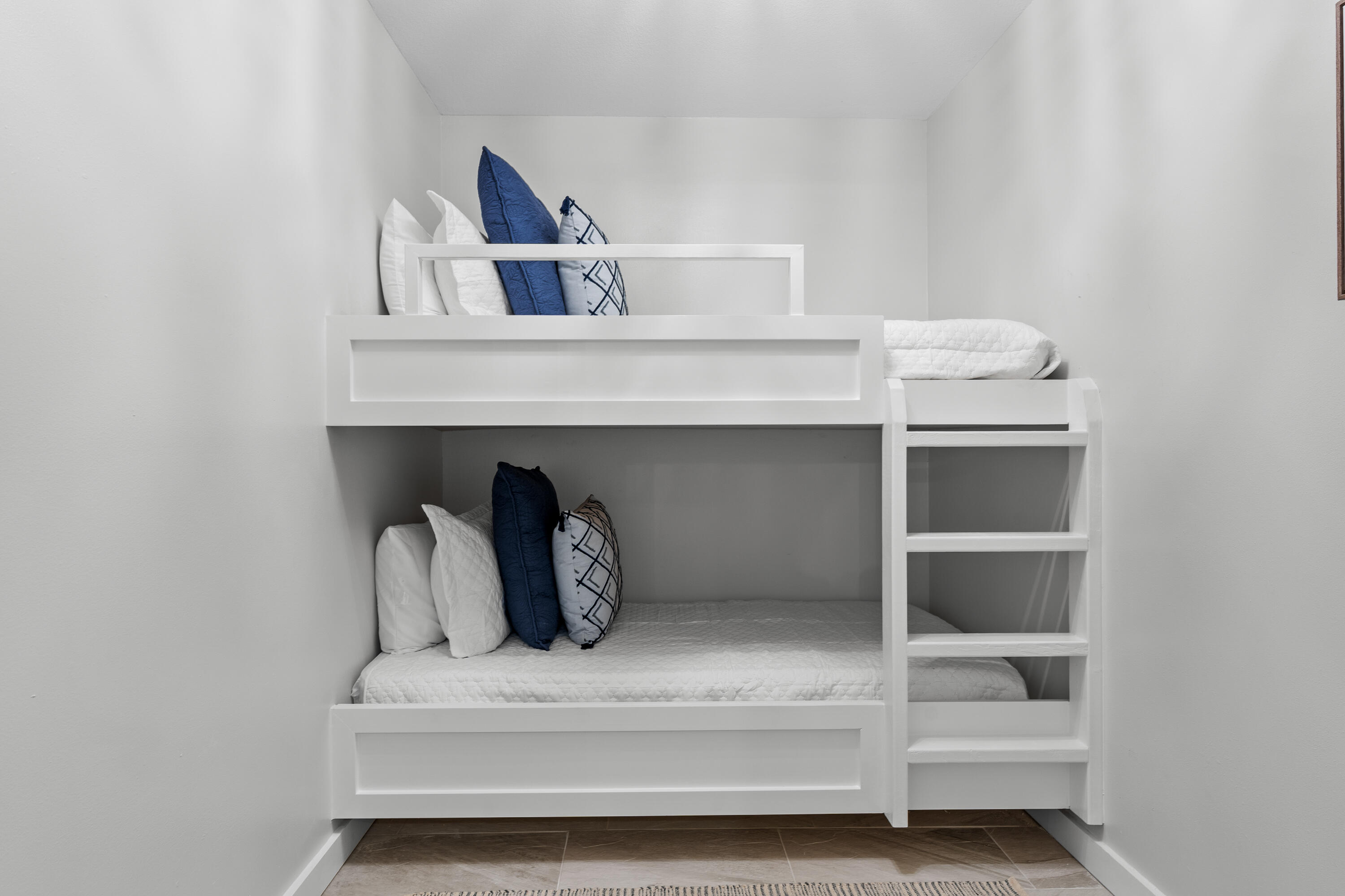 BAYOU VILLAGE CONDO PH 2 - Residential