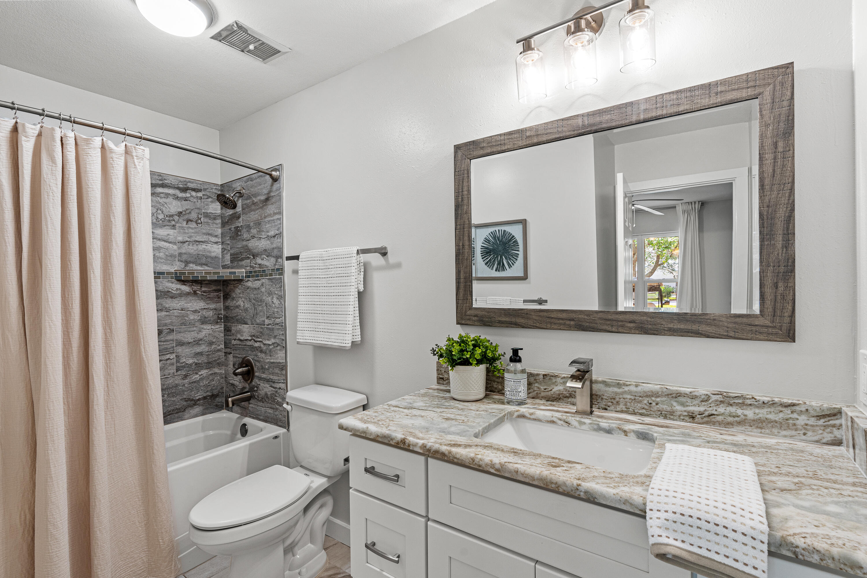 BAYOU VILLAGE CONDO PH 2 - Residential