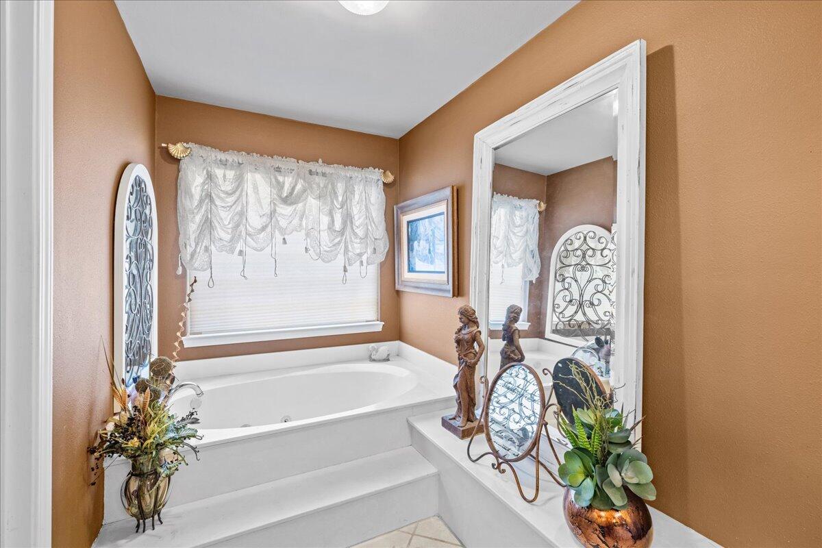 ROCKY,LAKEWAY,FAIRWY - Residential