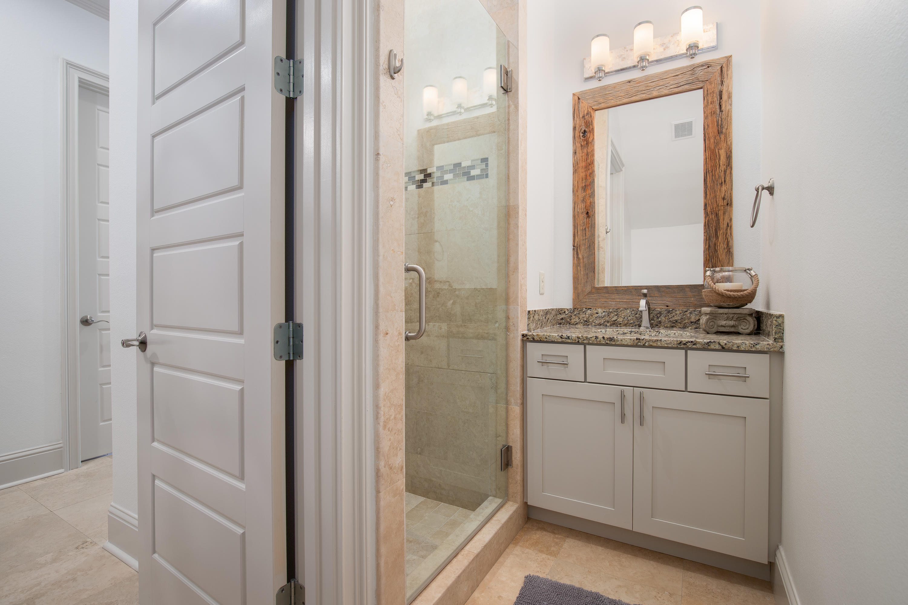 VILLA LAGO - Residential