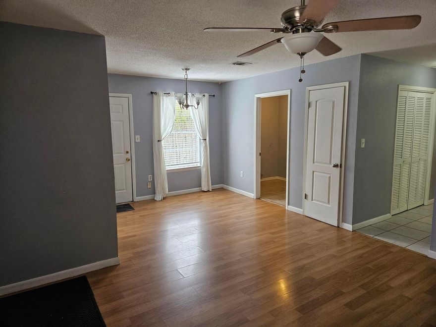 AVAILABLE 11/07/2025-Adorable 2 bedroom 1 bath duplex nestled in the heart of Niceville.  Remodeled and ready!  Just minutes from schools, shopping and the worlds most beautiful beaches!  Dont miss it!  No pets, no smoking.  Credit and criminal check required.  Applicant to verify items of importance such as room measurements and school zones.