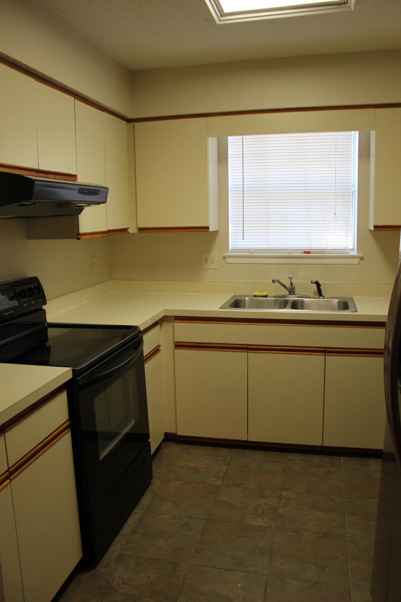 VALPARAISO PINECREST 6 - Residential Lease