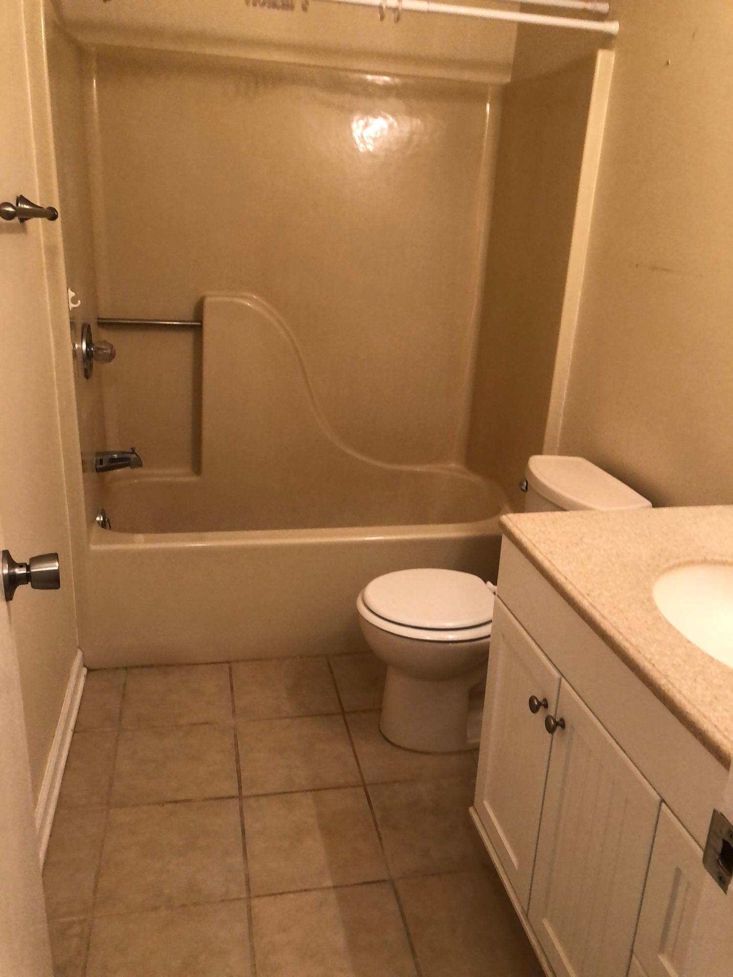 VALPARAISO PINECREST 6 - Residential Lease