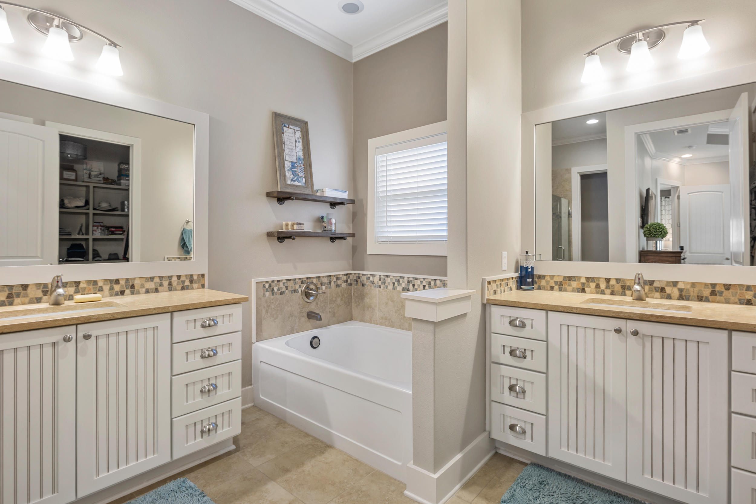 HOLIDAY SHORES ESTATES - Residential