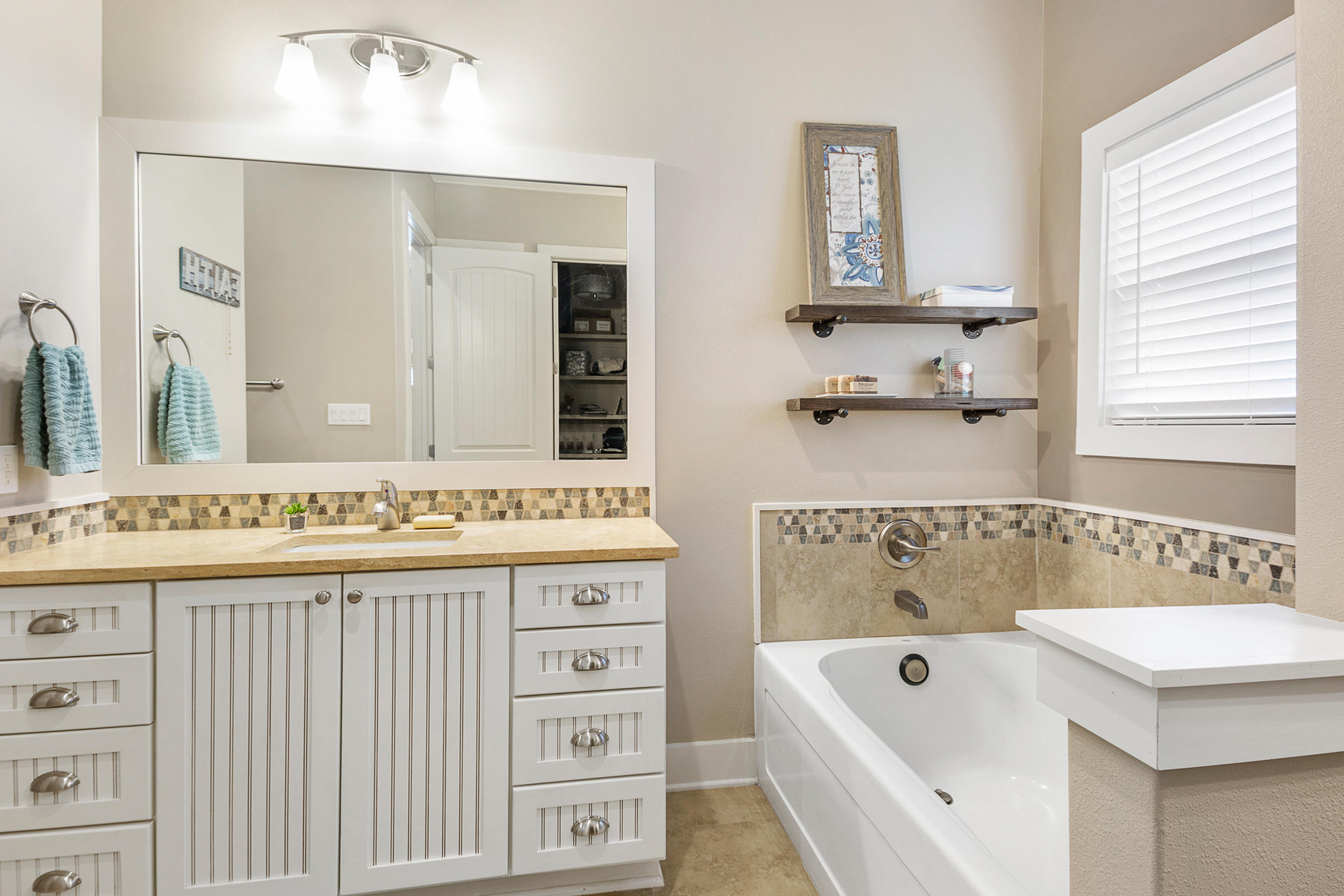 HOLIDAY SHORES ESTATES - Residential