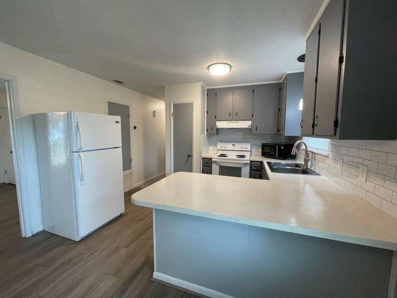 ADAMS POWELL EAST - Residential Lease