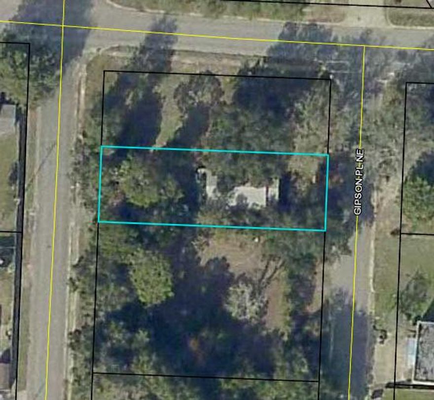 Attention Builders! Vacant land in the heart of fort walton beach. There is a house that needs to be torn down.