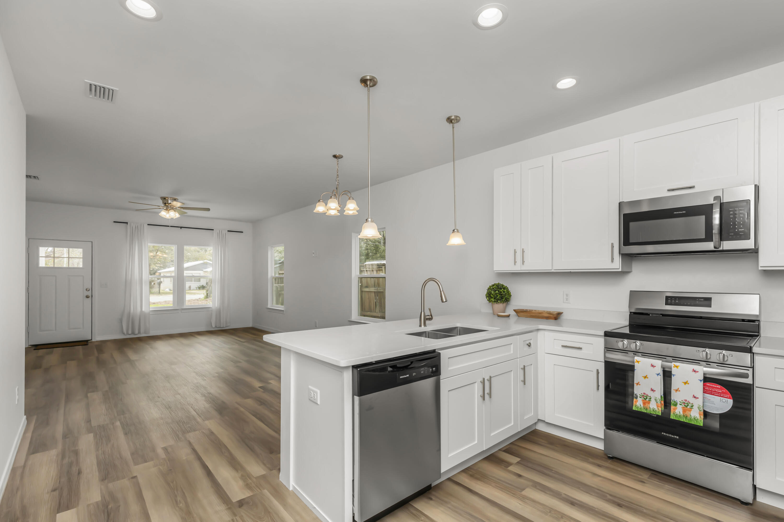 MORRIS ADD CRESTVIEW LOTS 43 & 44 BLK 7 - Residential