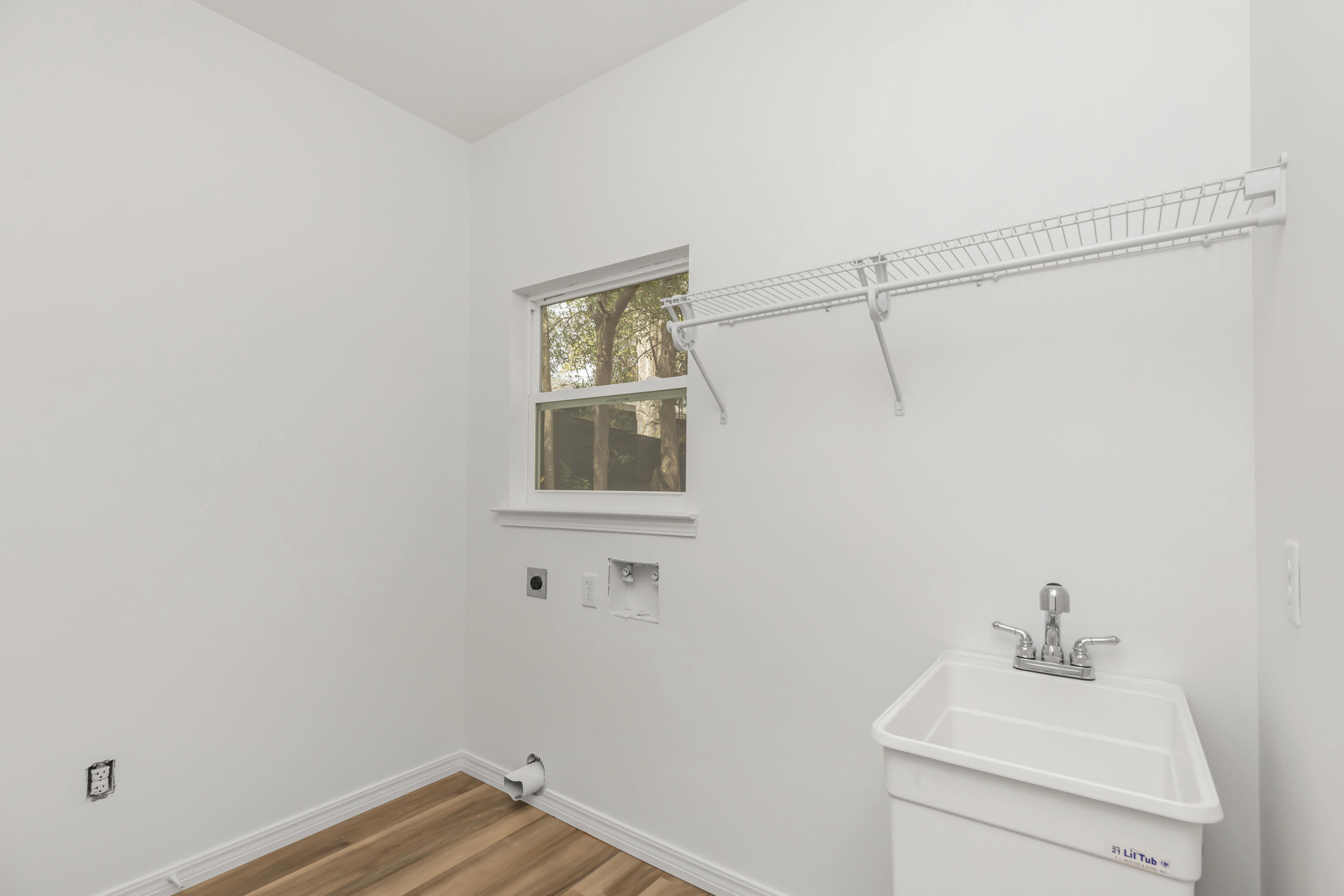 MORRIS ADD CRESTVIEW LOTS 43 & 44 BLK 7 - Residential