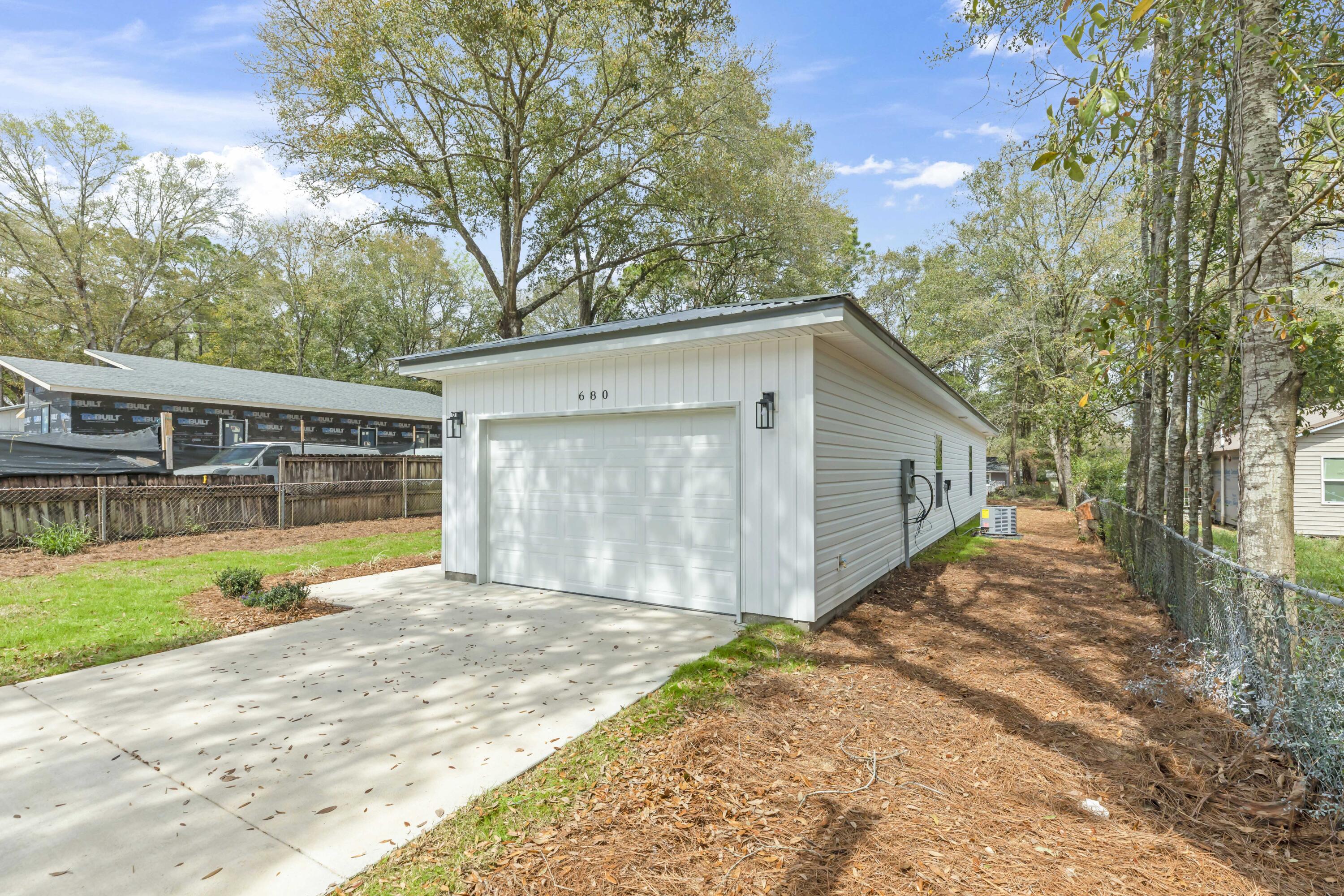 MORRIS ADD CRESTVIEW LOTS 43 & 44 BLK 7 - Residential