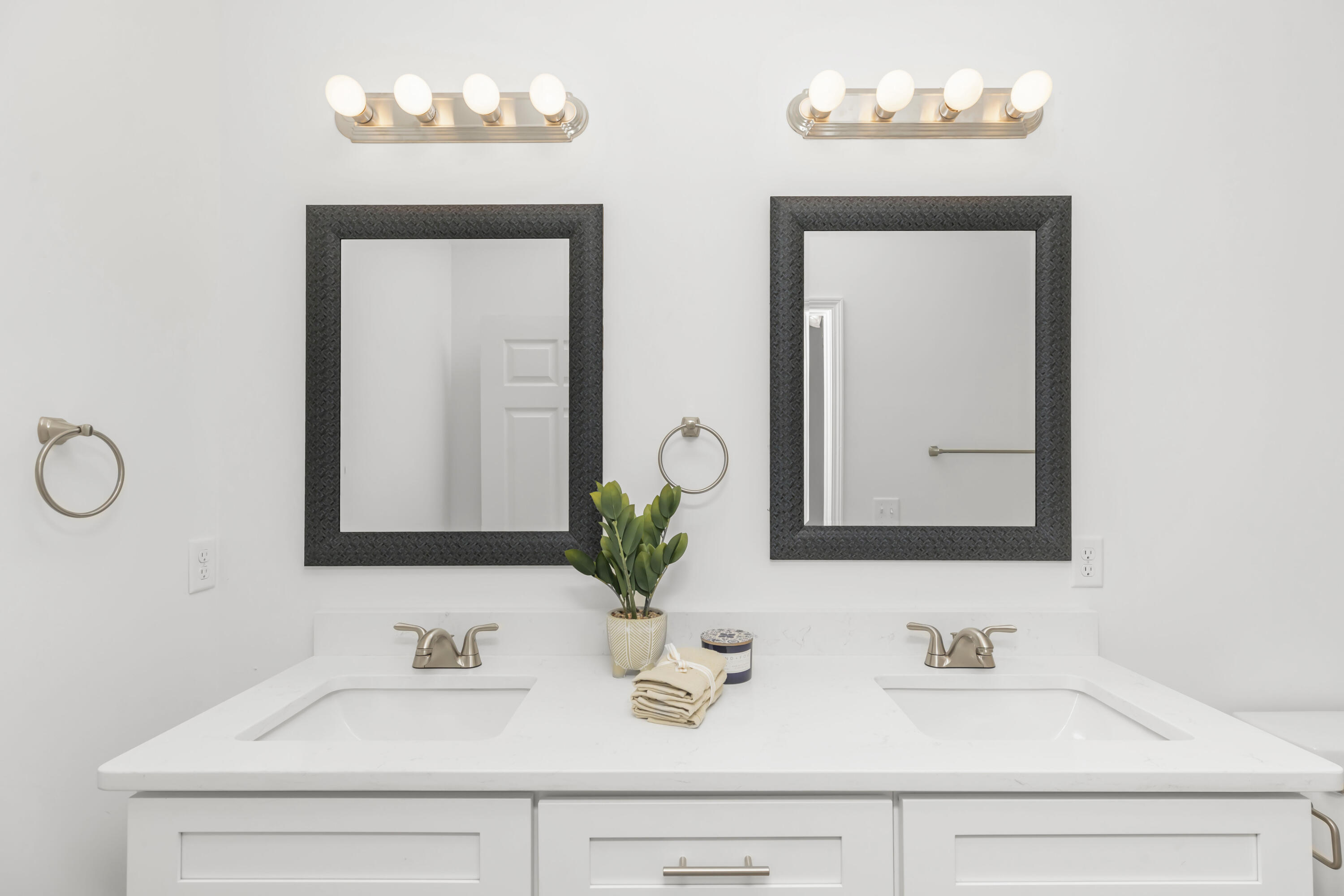 MORRIS ADD CRESTVIEW LOTS 43 & 44 BLK 7 - Residential