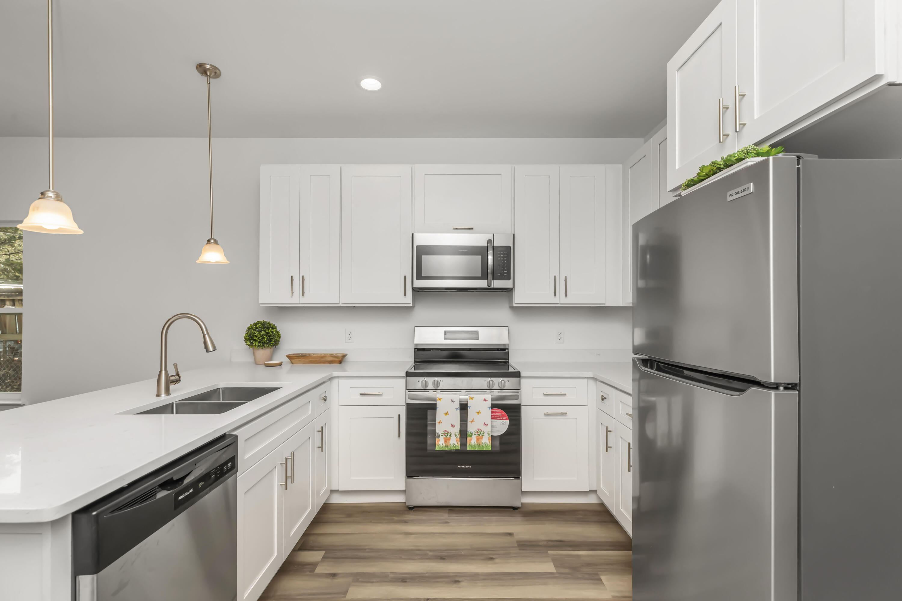 MORRIS ADD CRESTVIEW LOTS 43 & 44 BLK 7 - Residential