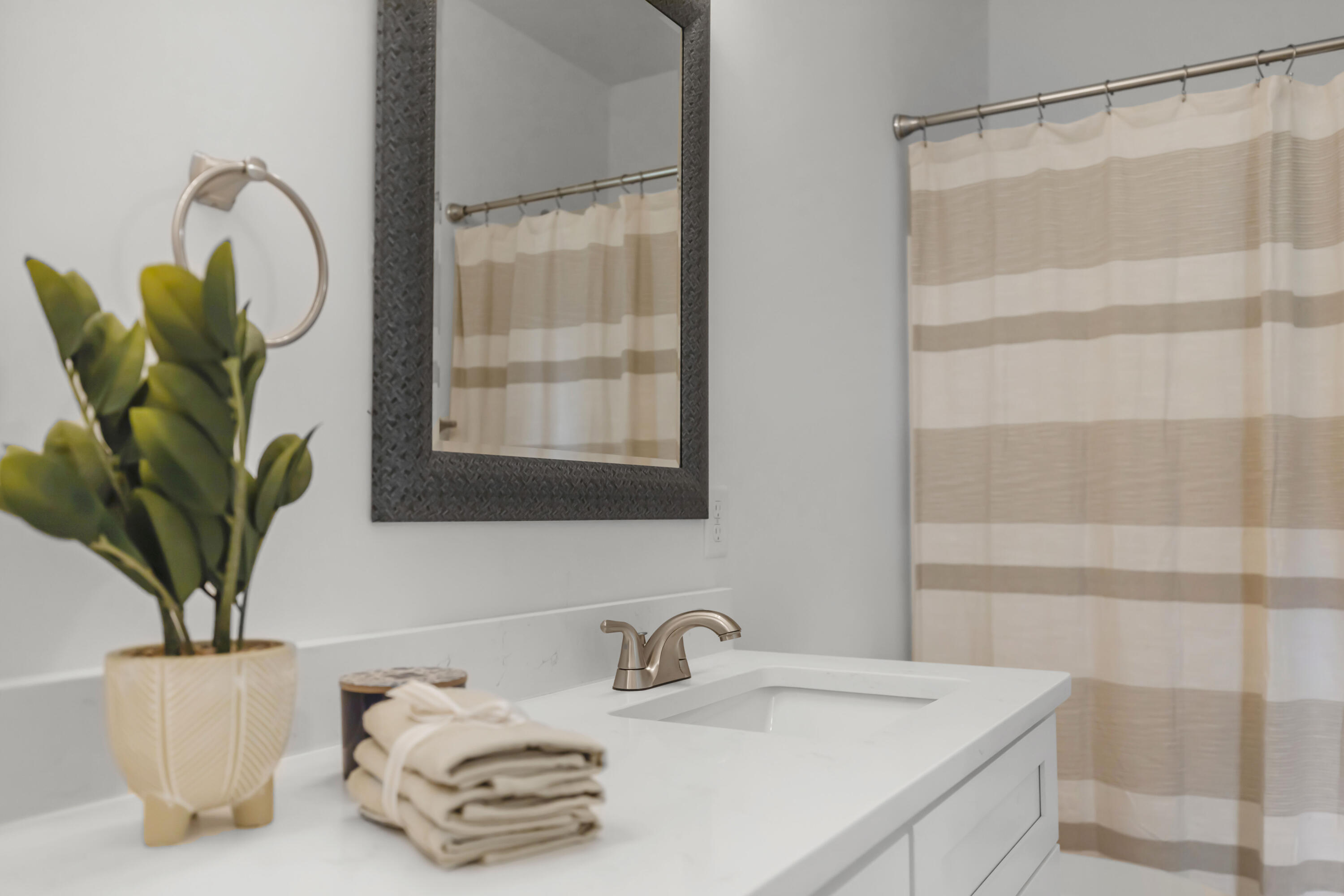 MORRIS ADD CRESTVIEW LOTS 43 & 44 BLK 7 - Residential