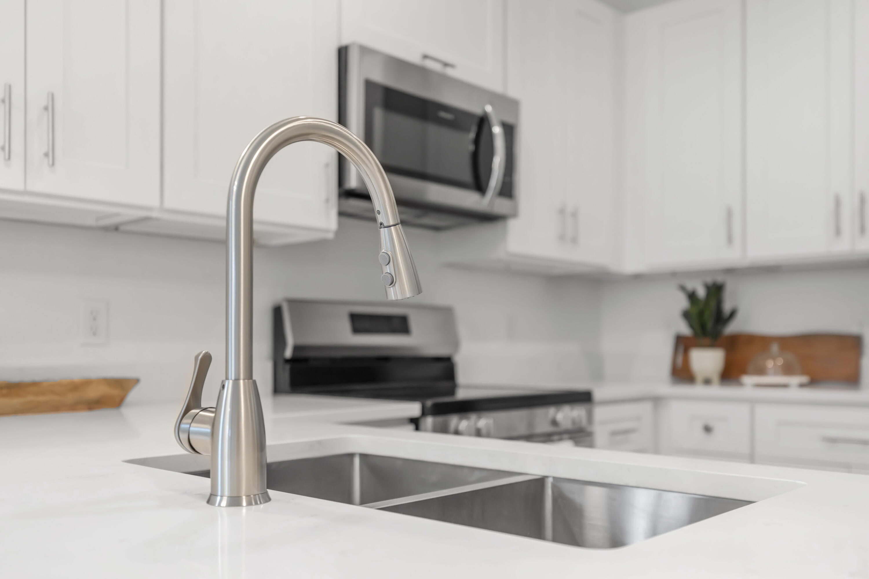 MORRIS ADD CRESTVIEW LOTS 43 & 44 BLK 7 - Residential