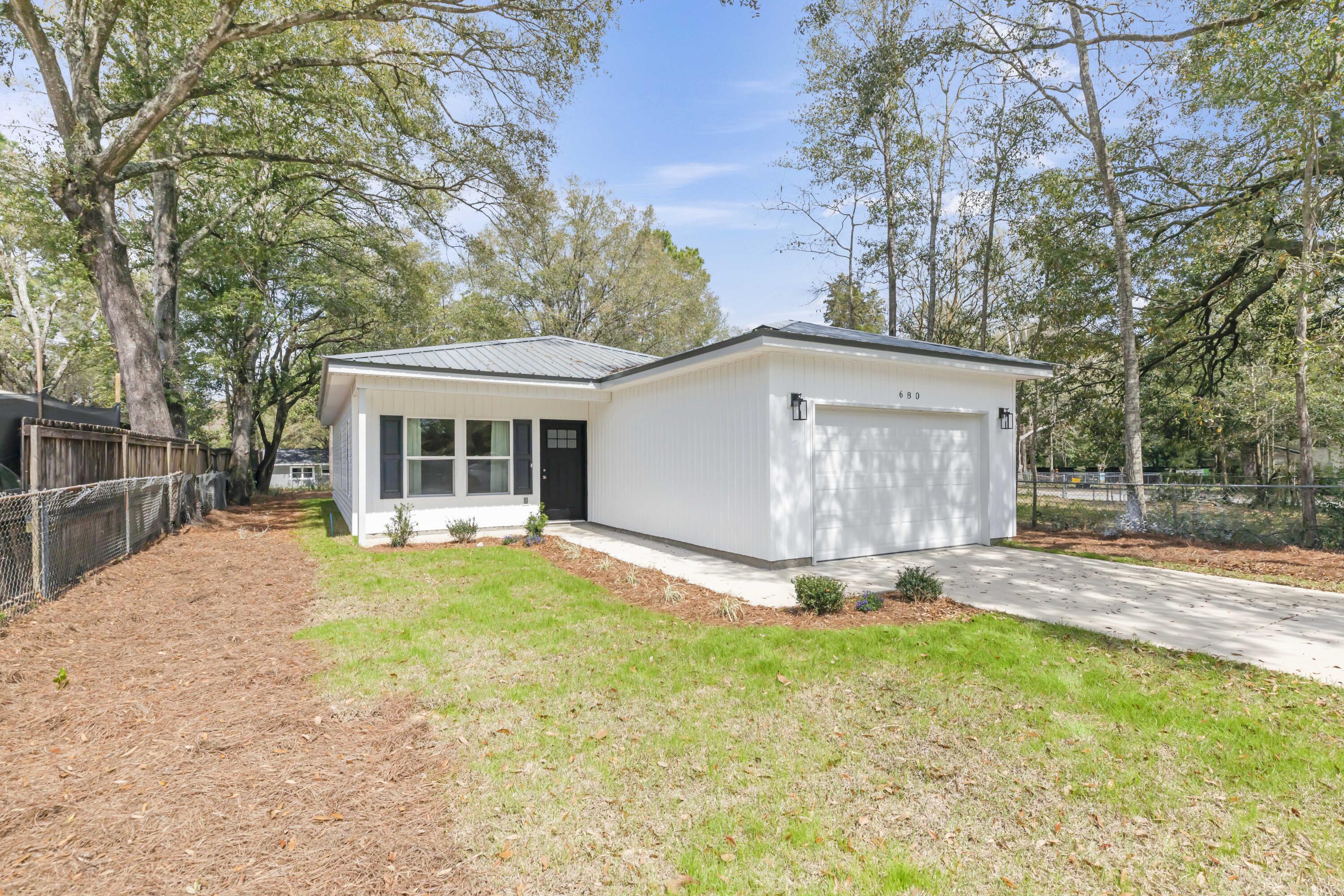 MORRIS ADD CRESTVIEW LOTS 43 & 44 BLK 7 - Residential