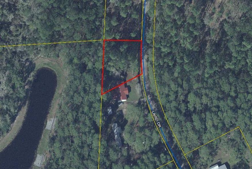 Great lot located in Freeport, FL and very convenient to the 331 Bridge and the Beaches of South Walton.