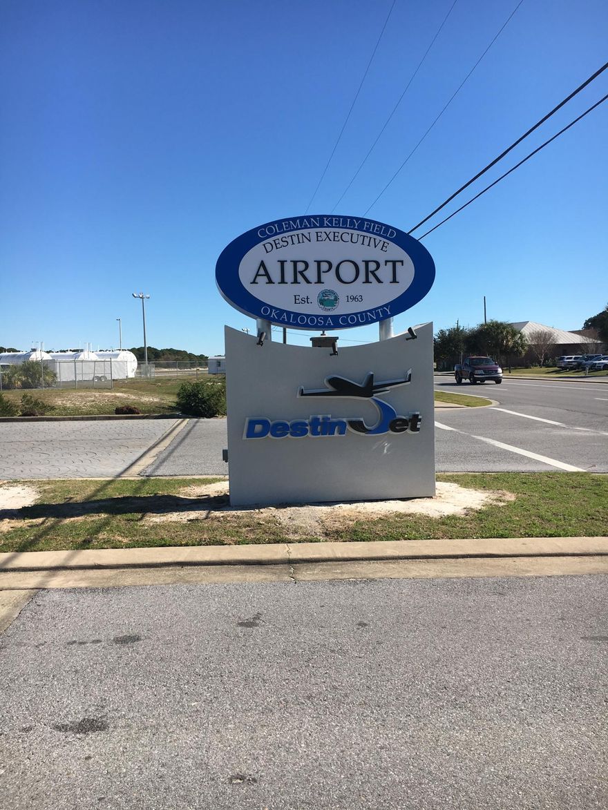 Great price for this 2,000 sq ft hangar at the Destin Airport. The door height is approx. 19'. Ground lease with county until 7/11/2020 with a renewable option. The assignment of lease to new owner will go to the new appraisal rate of $5500 or $2.75 x 2000sf annually. Buyer to verify exact dimensions. Convenient parking area also.