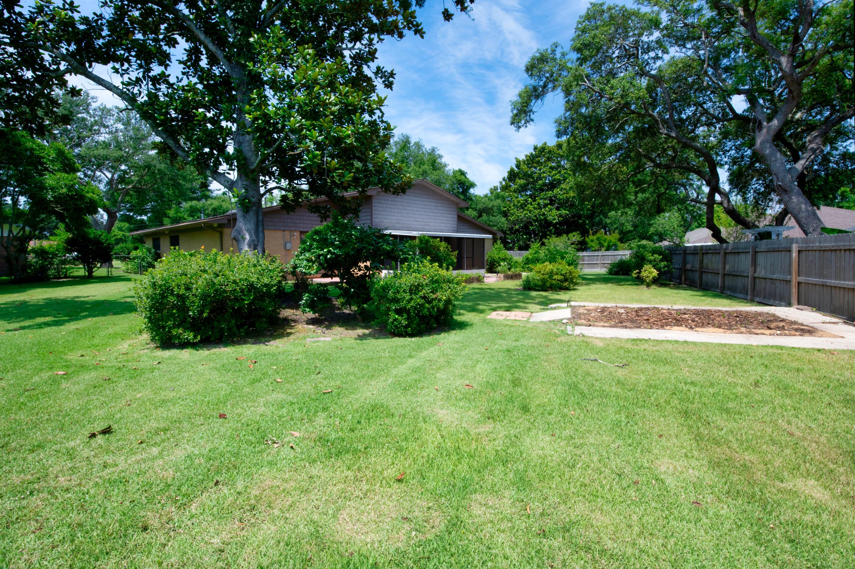 BAYOU WOODS 2ND ADDN - Residential