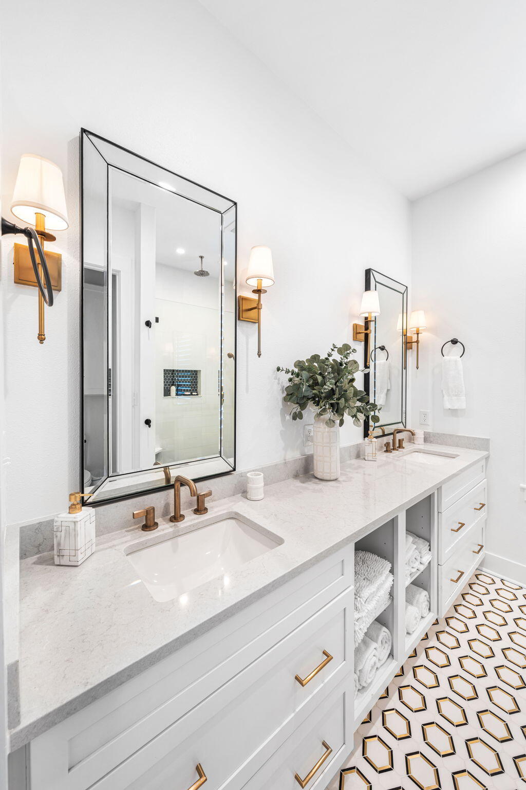 COTTAGES AT EASTERN LAKE - Residential