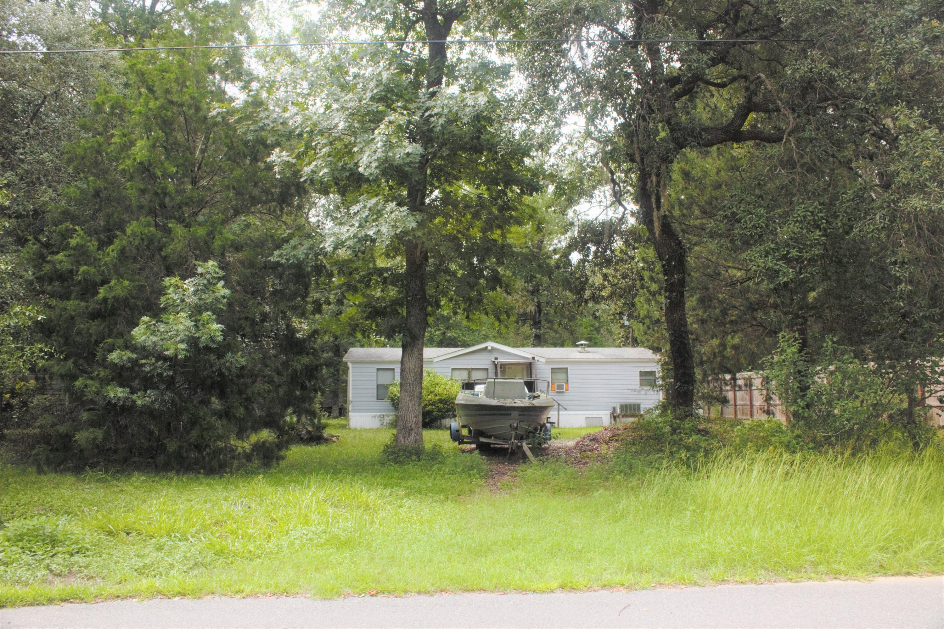 BEAUTIFUL AND AFFORDABLE LOT, JUST 2 BLOCKS AWAY FROM THE CHOCKTAWACHEE BAY, FREEPORT, FL!!! LOTS of possibilities are found in this peaceful home site. Conveniently located, approx. 1 mile to the boat ramp, 4 miles to Niceville, FL, and just 14 miles to Eglin AFB. Short commute to restaurants, hospitals, schools, shopping centers, Destin, FL and our embellishing white sugar sandy beaches. The double wide mobile home represents no value to this sale and seller makes no warranty on its condition.