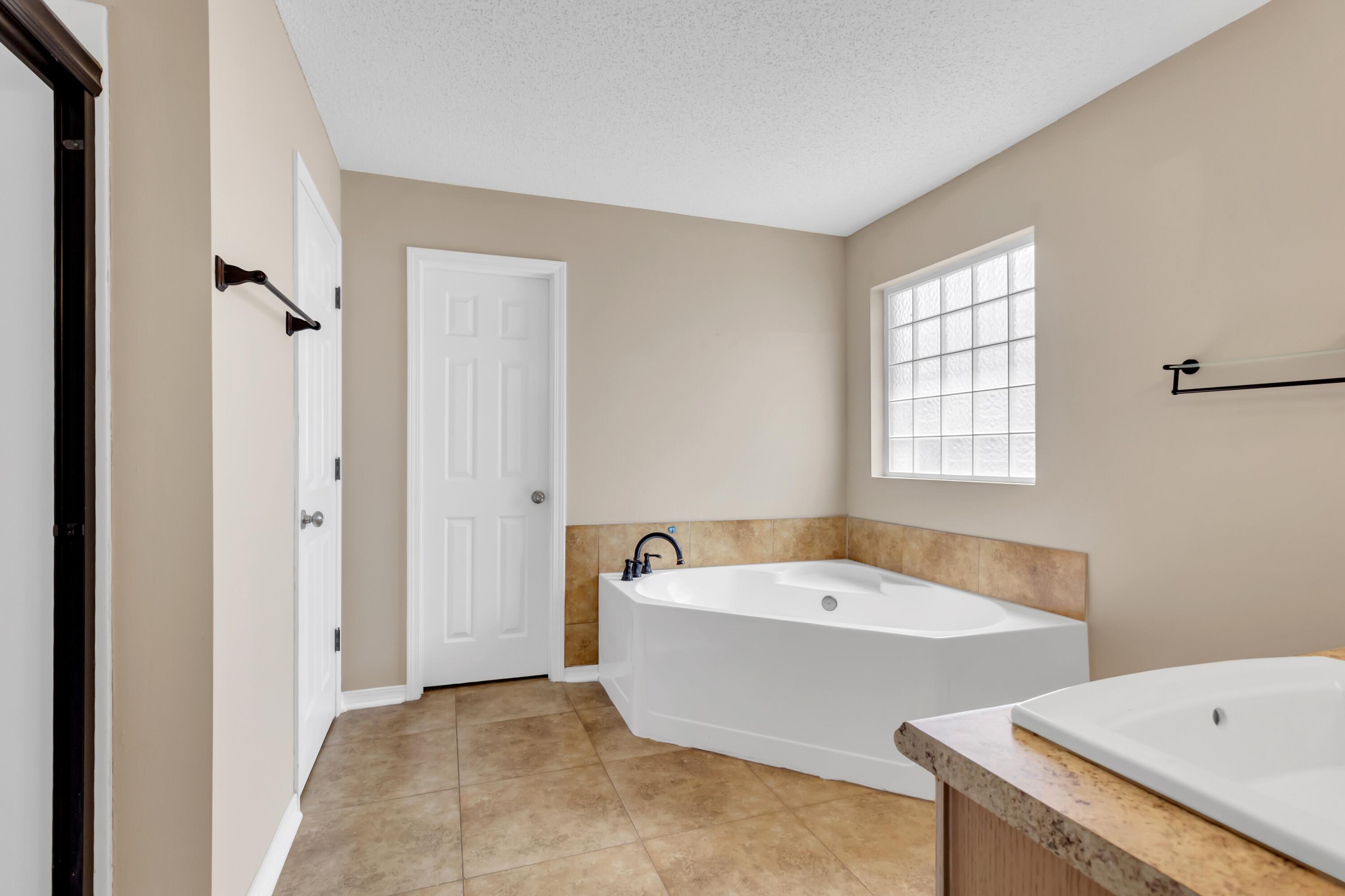 COUNTRYVIEW ESTATES 10TH ADDN - Residential