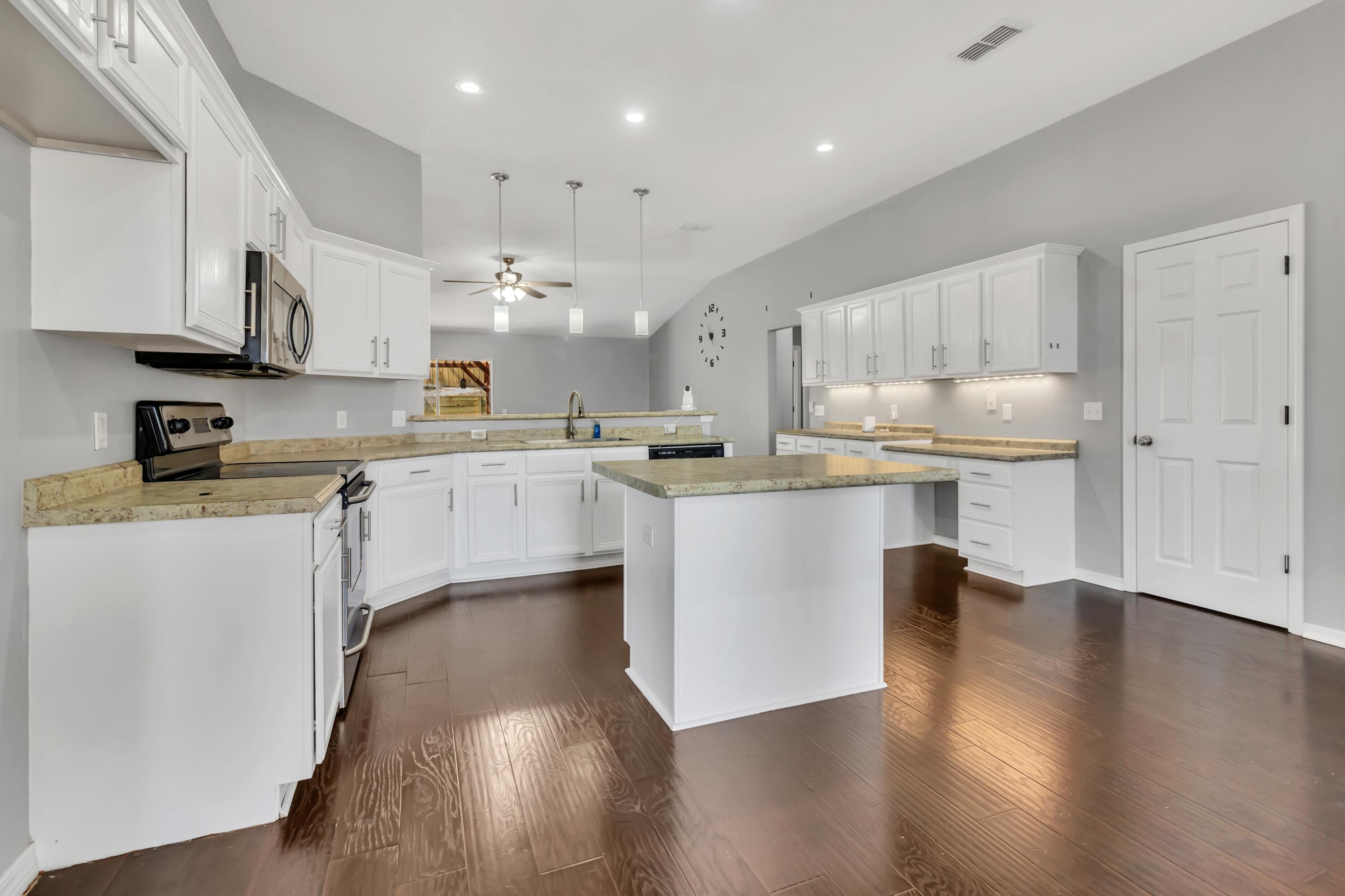 COUNTRYVIEW ESTATES 10TH ADDN - Residential
