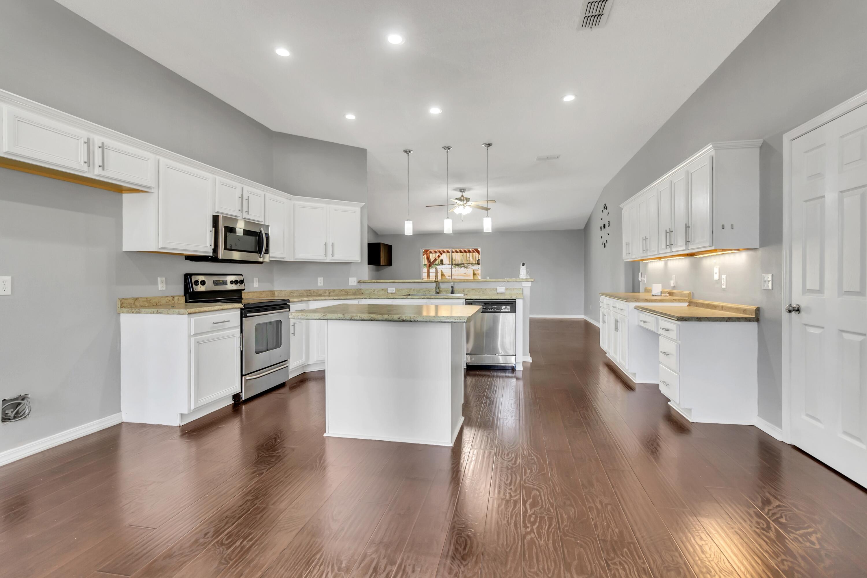 COUNTRYVIEW ESTATES 10TH ADDN - Residential