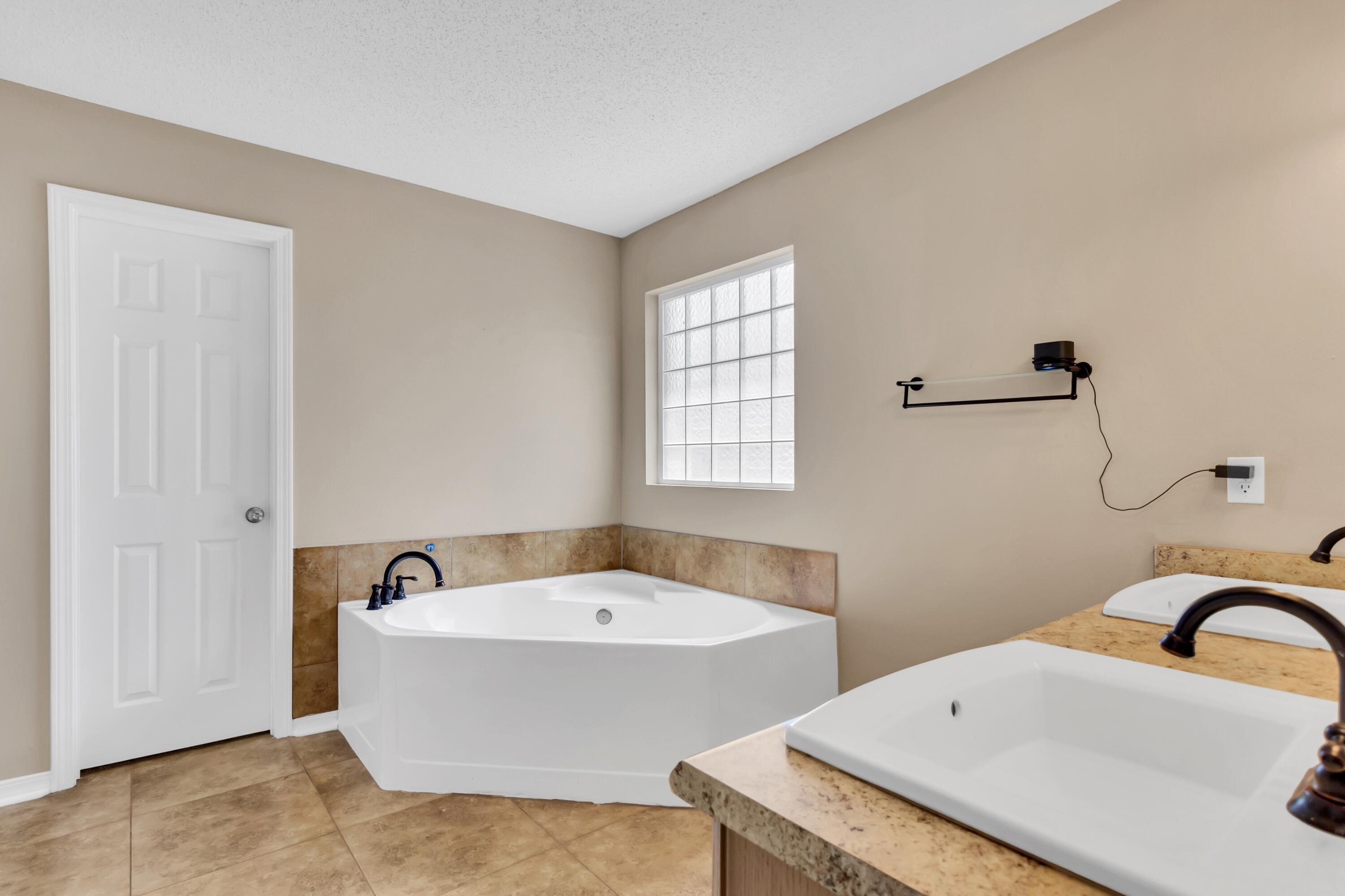COUNTRYVIEW ESTATES 10TH ADDN - Residential