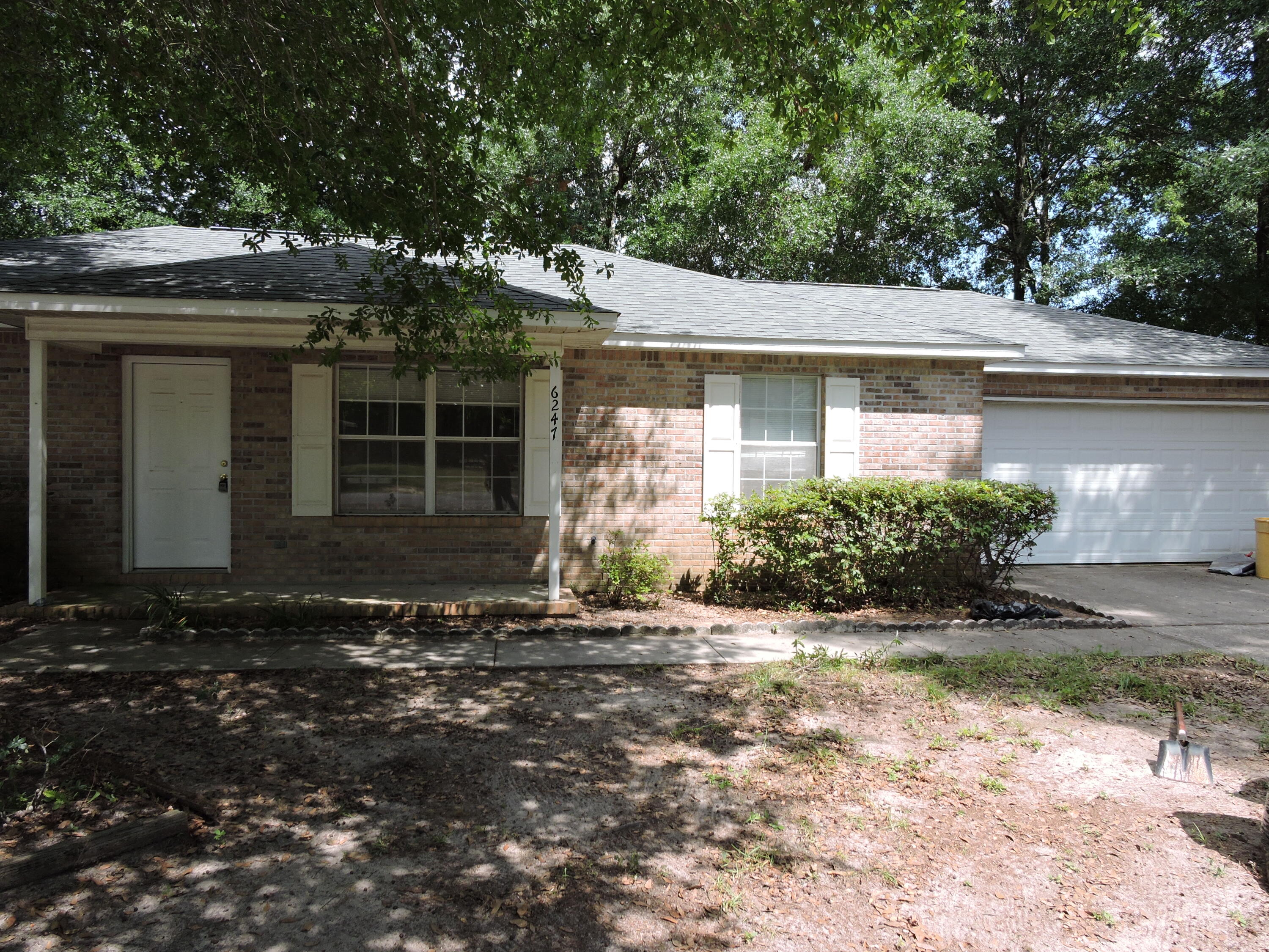 Available NOW! 3 bed/ 2bath/ 1 car garage home situated on a nice flat lot with plenty of mature trees and conveniently located in Auburn Acres. The home features cathedral ceilings in the living room which opens to the dining area. The home has a split bedroom design with ample closet space. The galley style kitchen has plenty of cabinet and food prep space with a window overlooking the backyard and a nice sized pantry. The back yard is privacy fenced. Schedule your rpivate showing today!