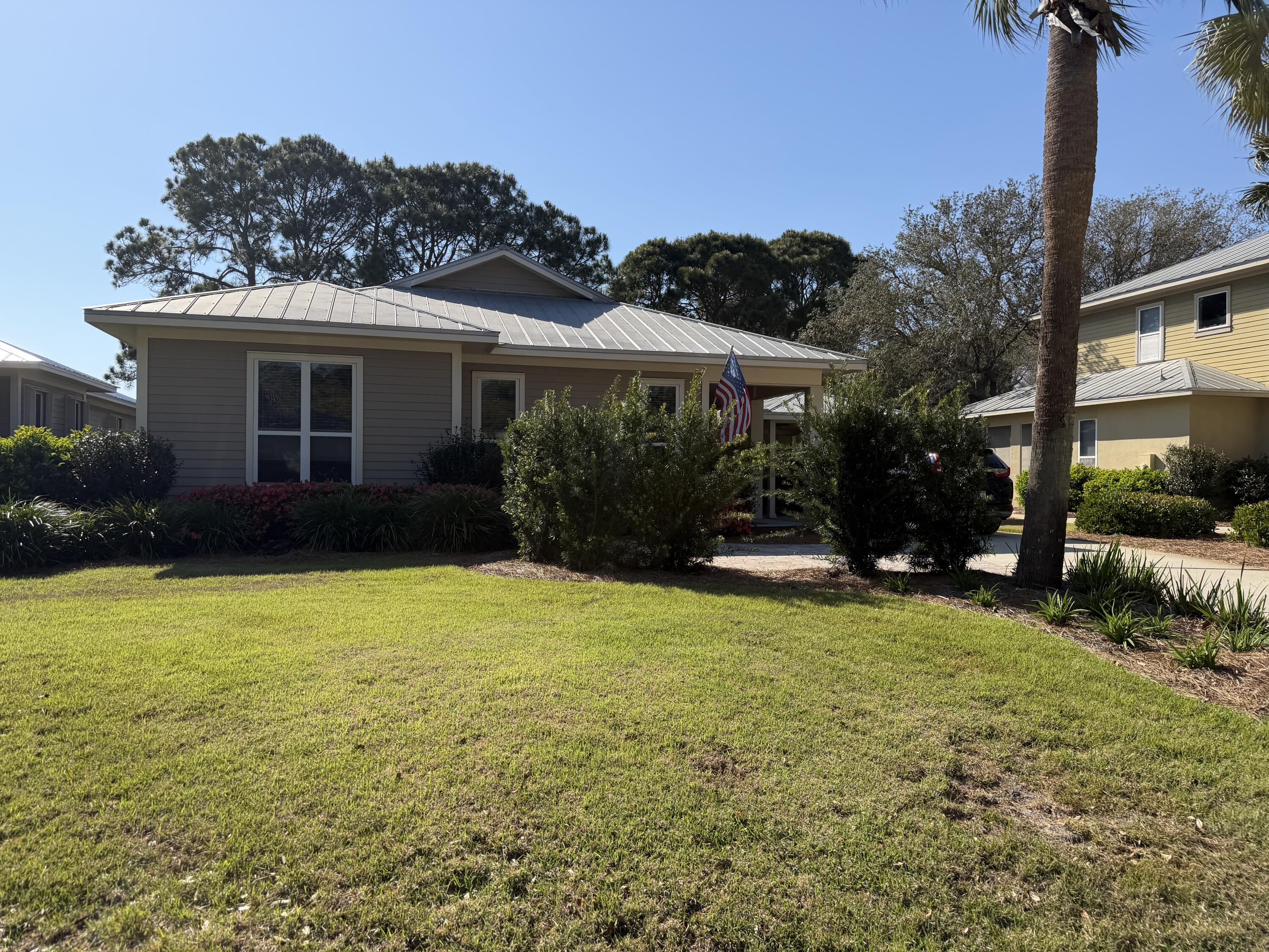 CRYSTAL LAKE - Residential