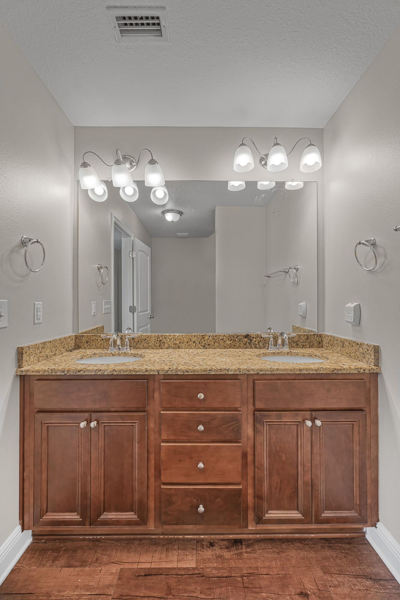 RESERVE POINTE - Residential