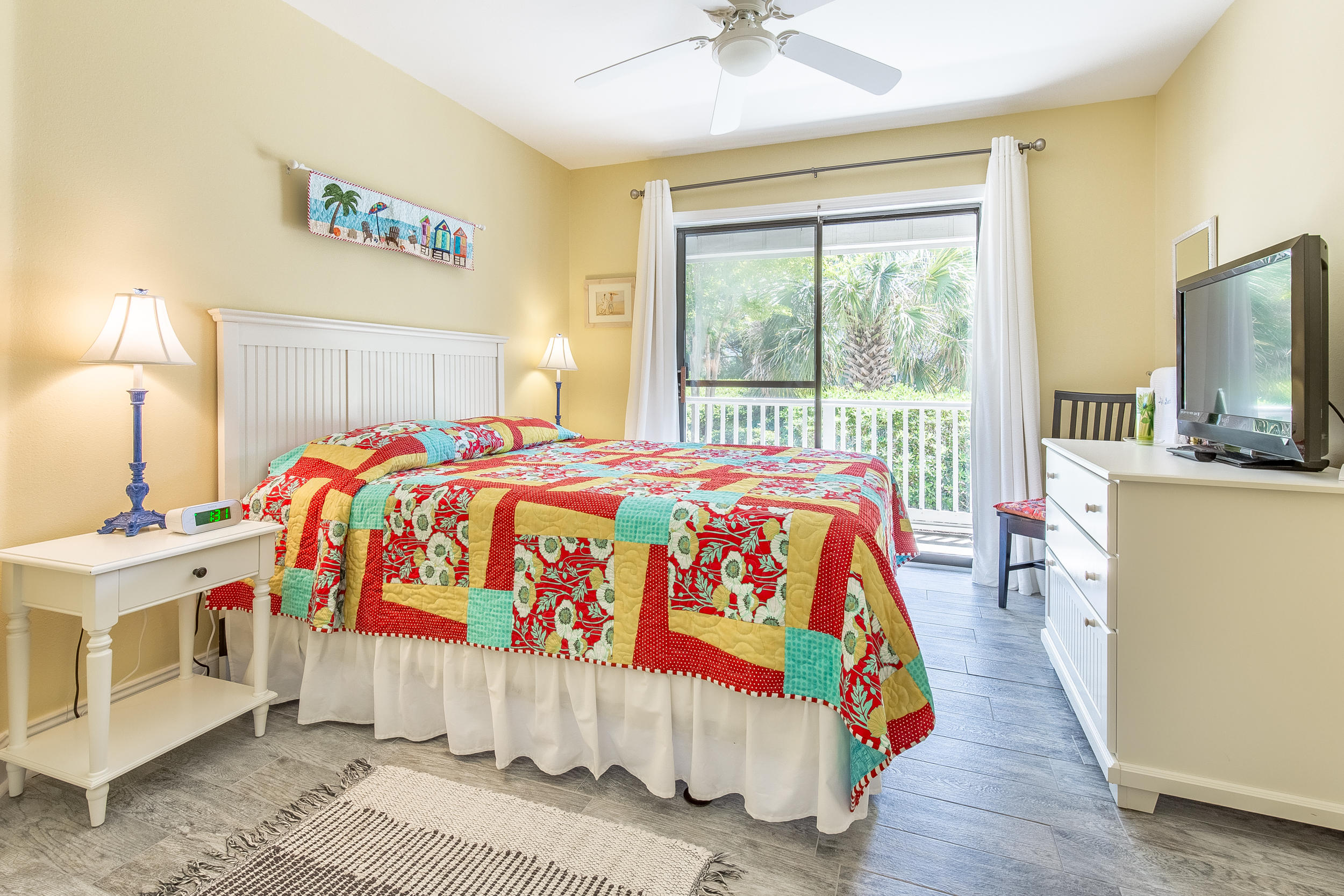 BEACHWOOD VILLAS CONDO PH 2 - Residential