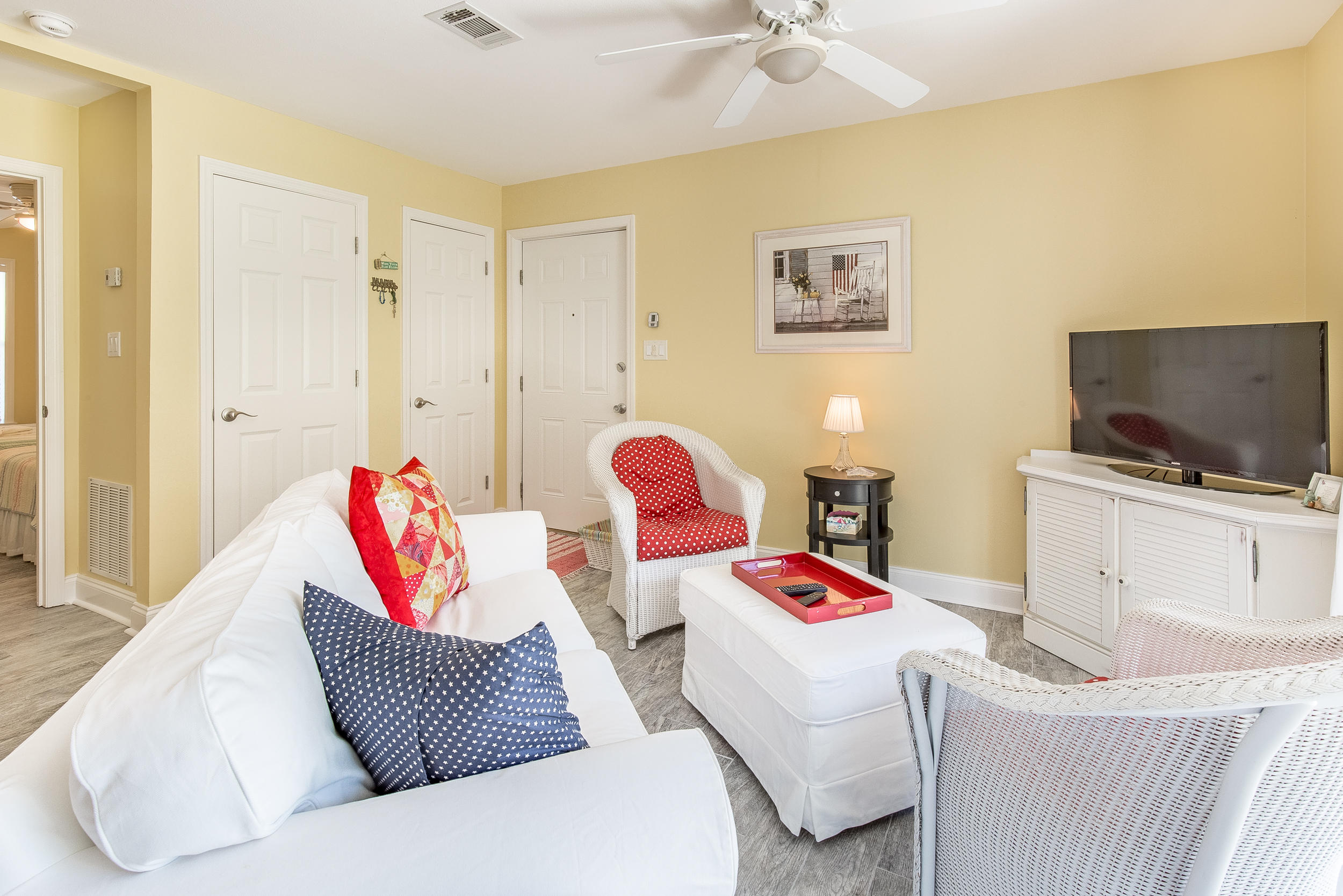 BEACHWOOD VILLAS CONDO PH 2 - Residential