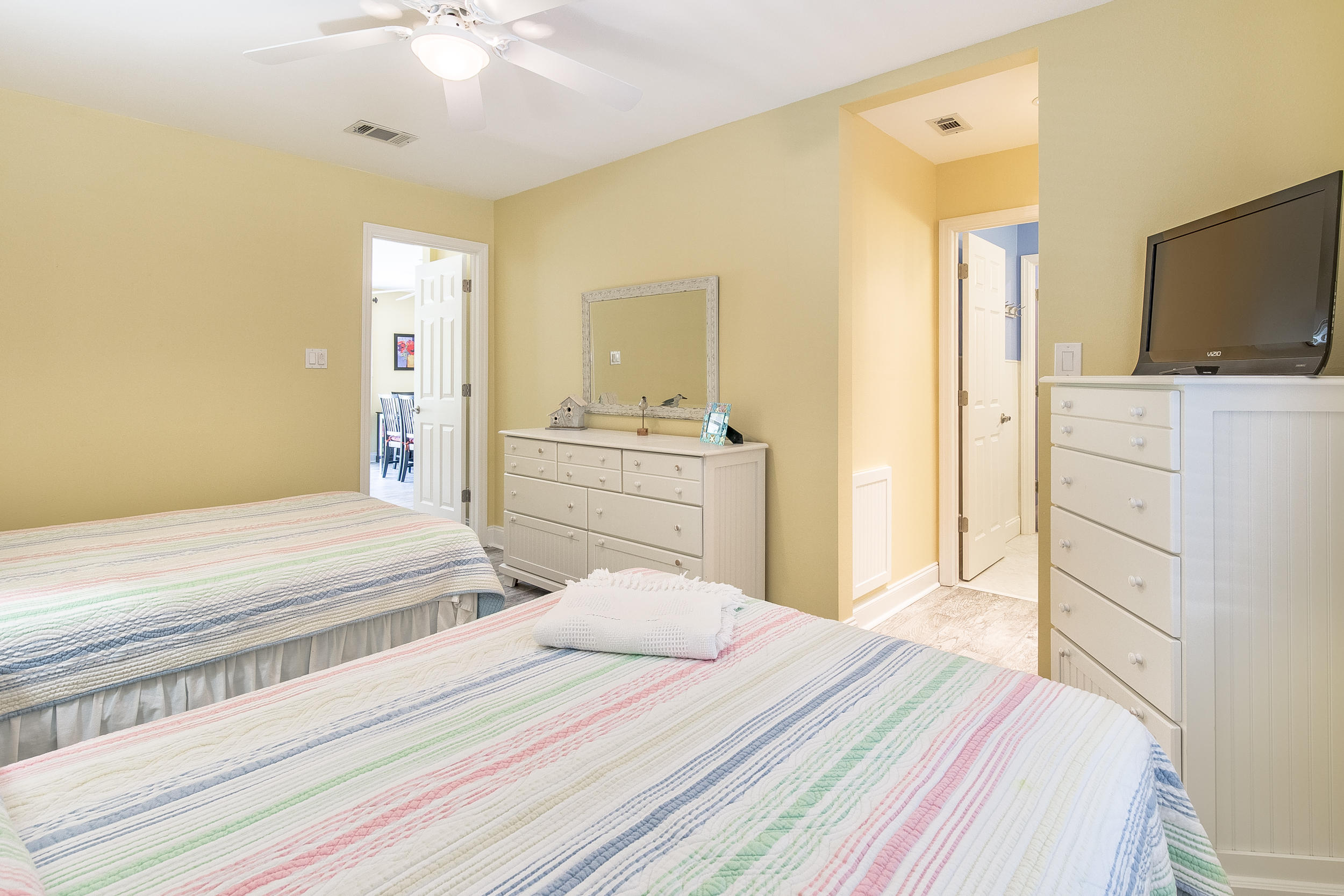 BEACHWOOD VILLAS CONDO PH 2 - Residential