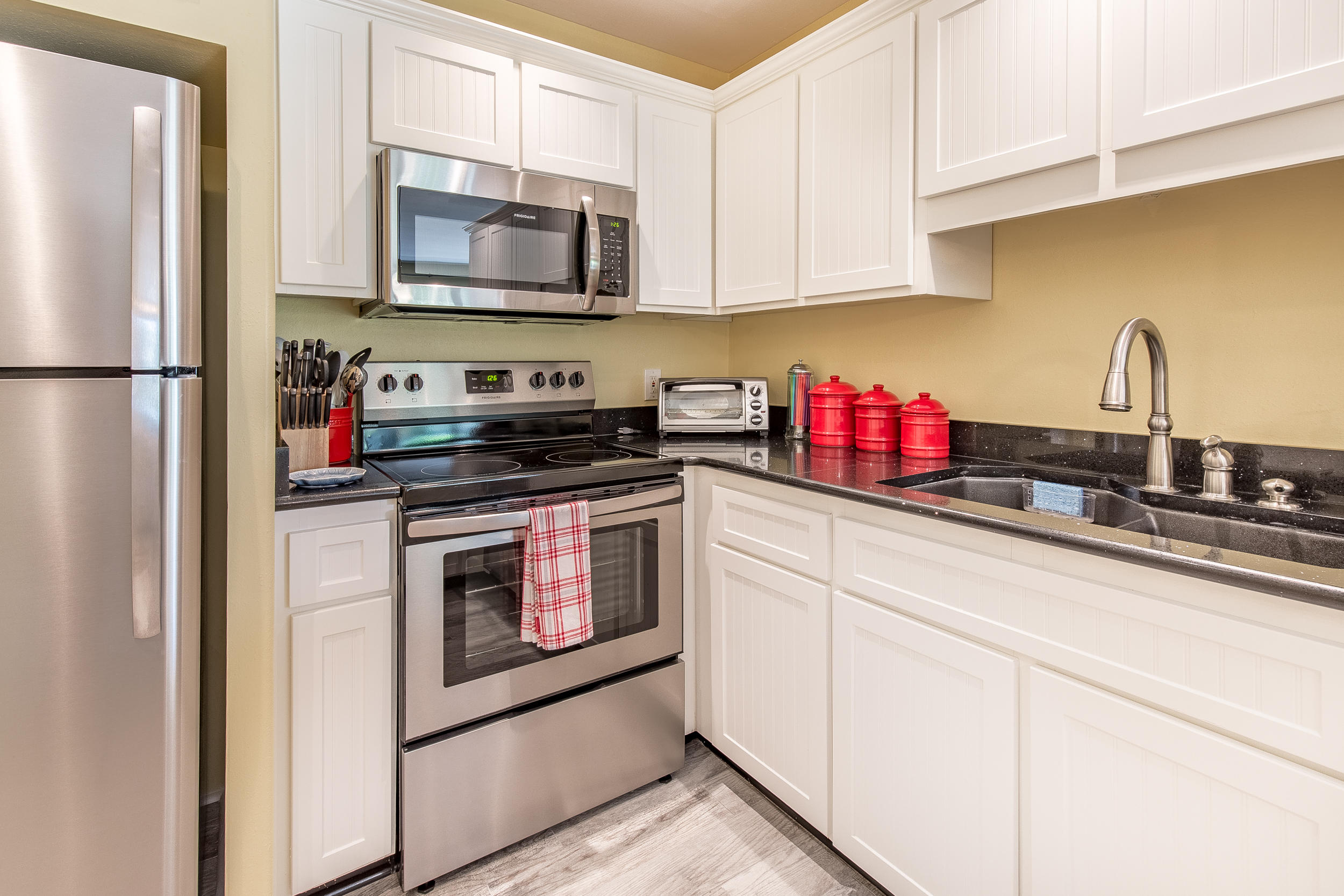 BEACHWOOD VILLAS CONDO PH 2 - Residential